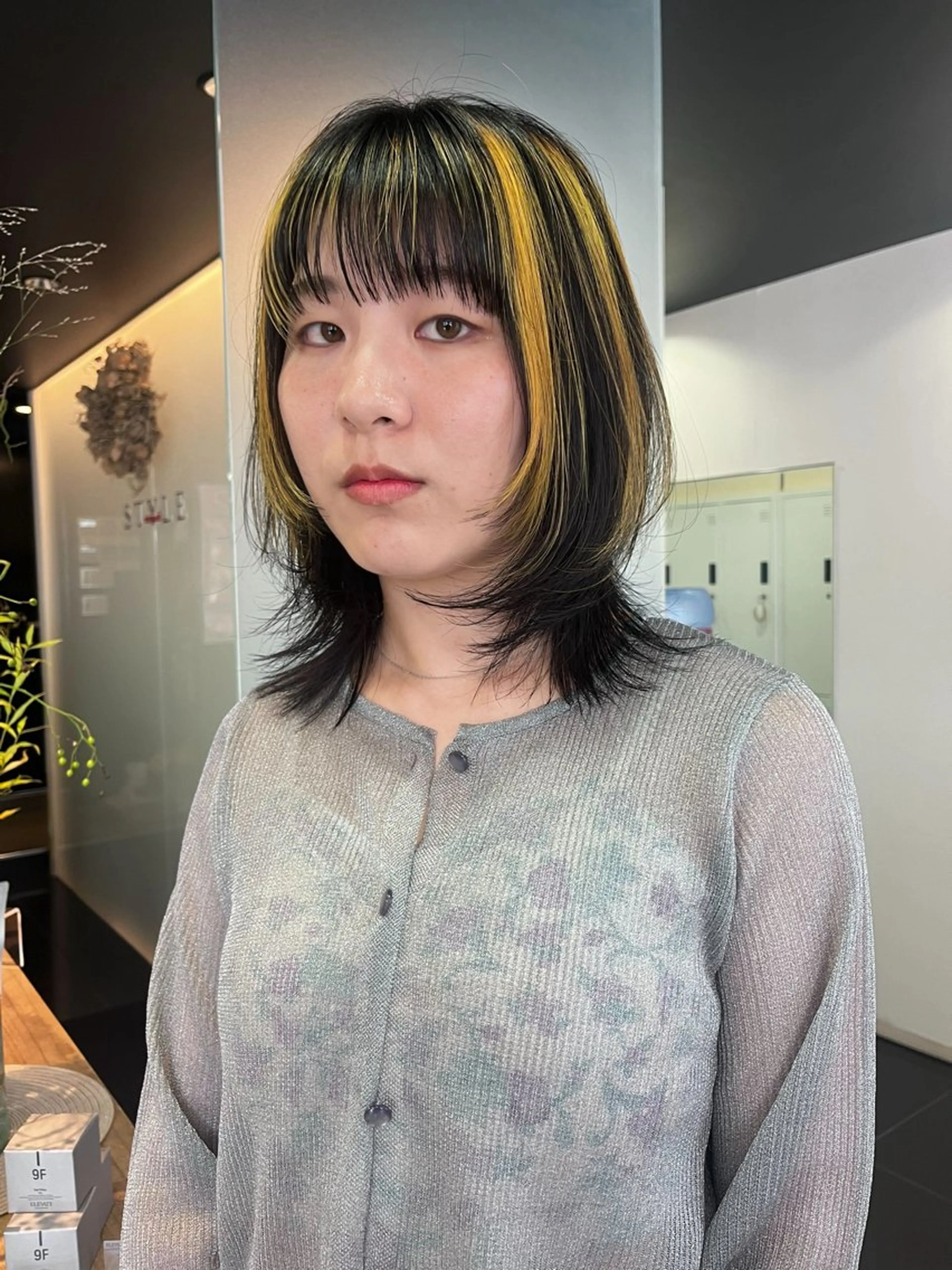 ミディアム カラー レイヤーカット ウルフカット ウルフレイヤー レイヤーカット/ブラ ウンカラー/河野凜のヘアスタイル