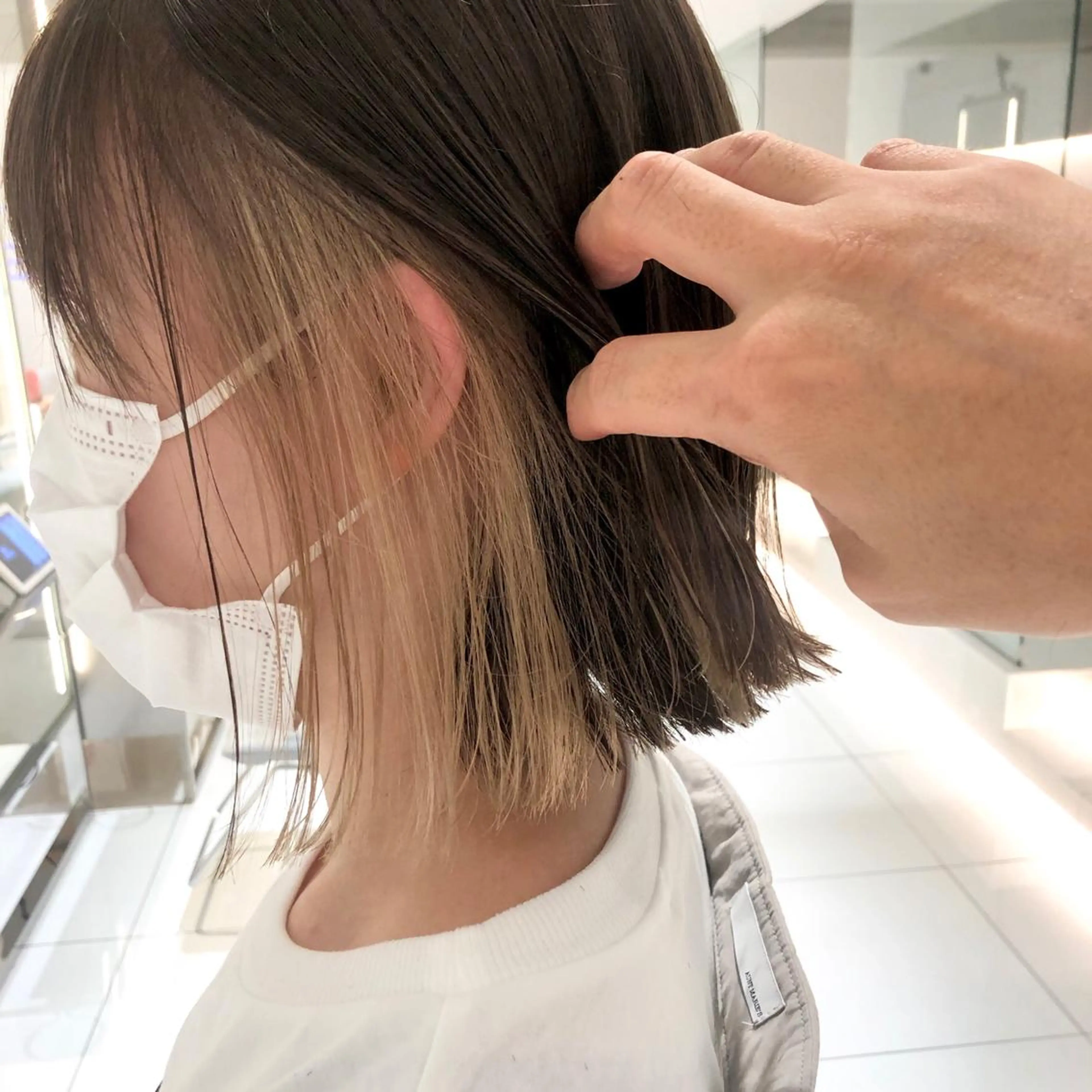 ショート カラー 切りっぱなしボブ イヤリングカラー インナーカラー ボブ レイズ 立川のヘアスタイル