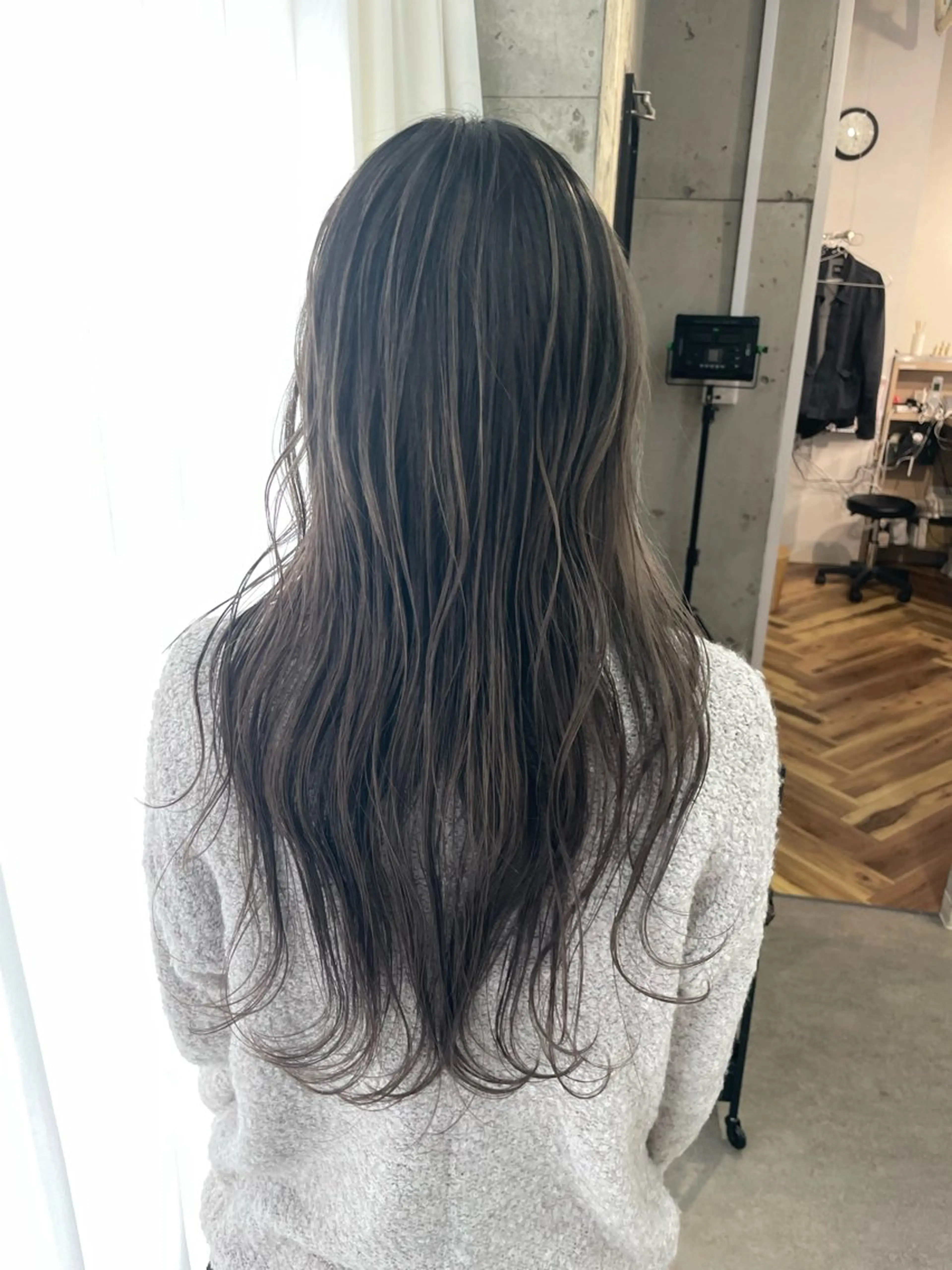 ロング 有人/バレイヤージュ /シャドールーツのヘアスタイル