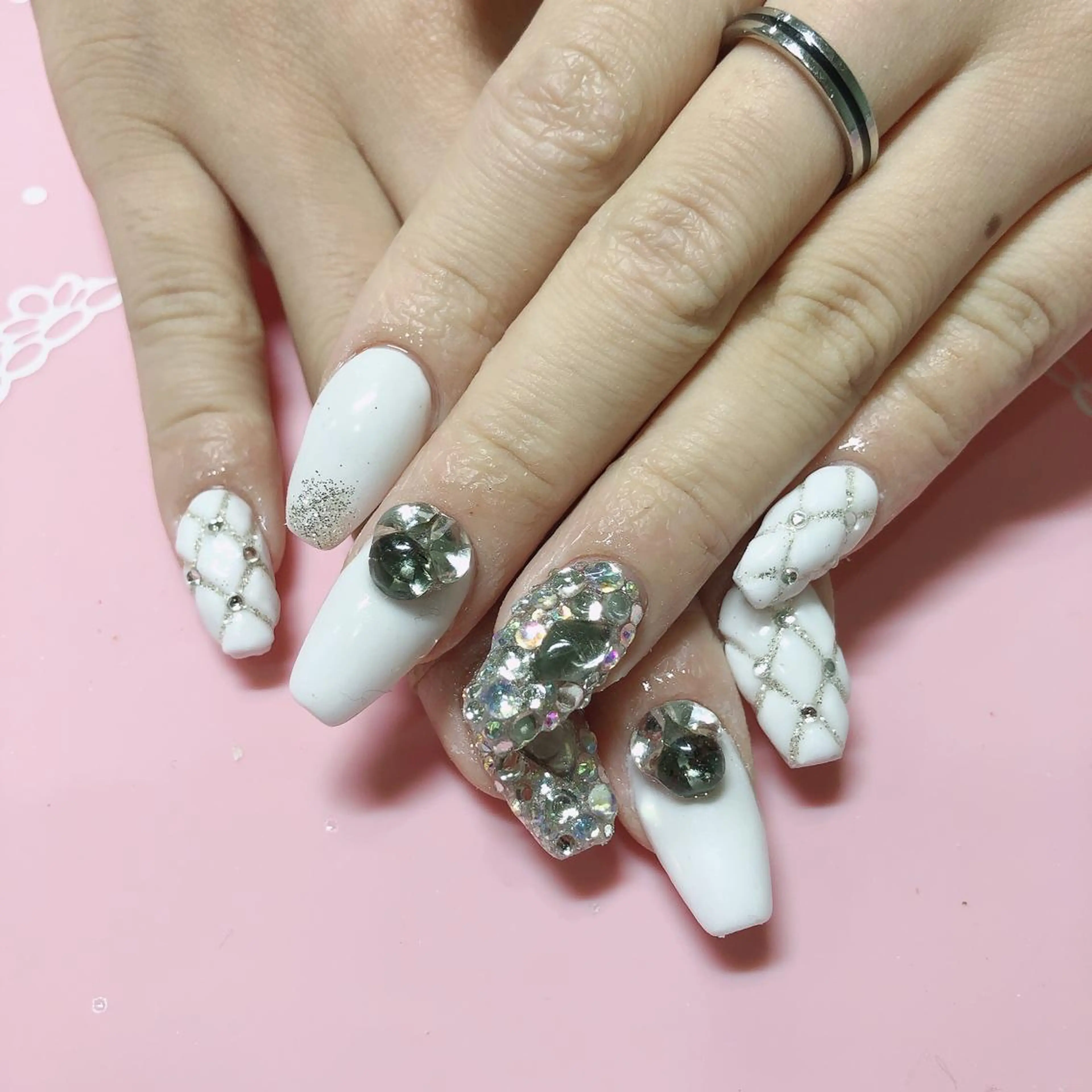ミディアム ネイル ハンドネイル 《LB》ラブリエ Nail&eyeのマツエク・マツパデザイン