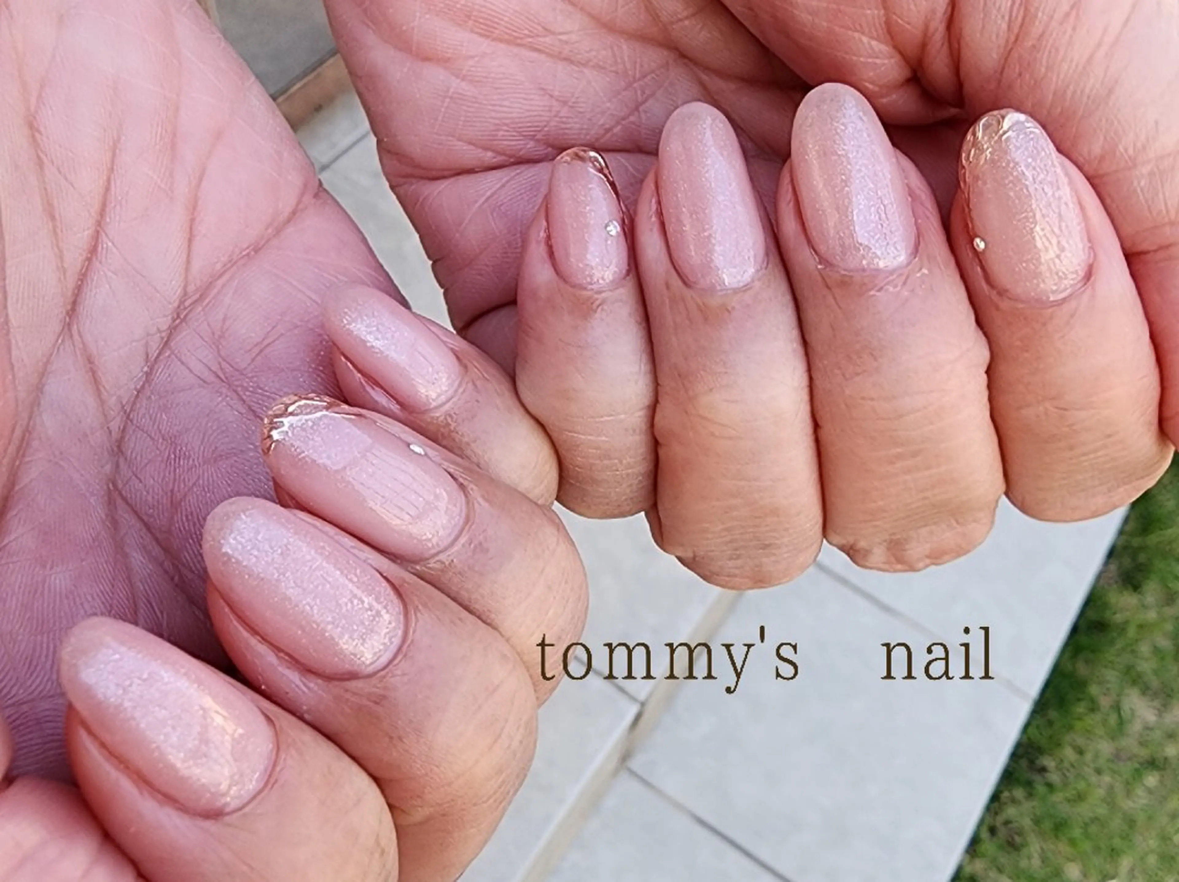 ネイル ジェルネイル グラデーション ラメ(グリッター) ラメグラデーション ミラーネイル ハンドネイル tommy's nail所属・福岡/若よもぎ蒸し 全身美容が叶うサロンのネイルデザイン