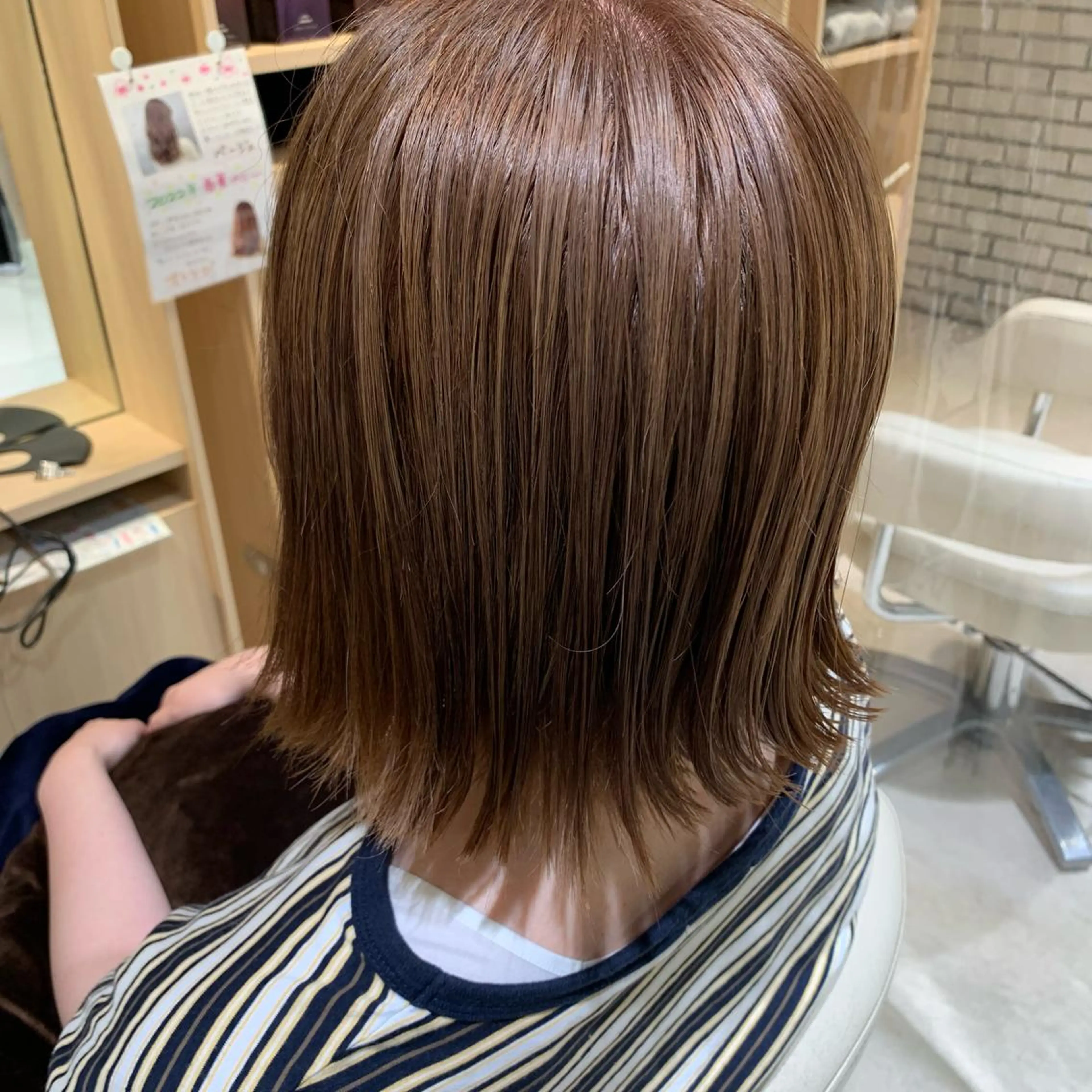 ミディアム カラー 宮本 季奈のヘアスタイル