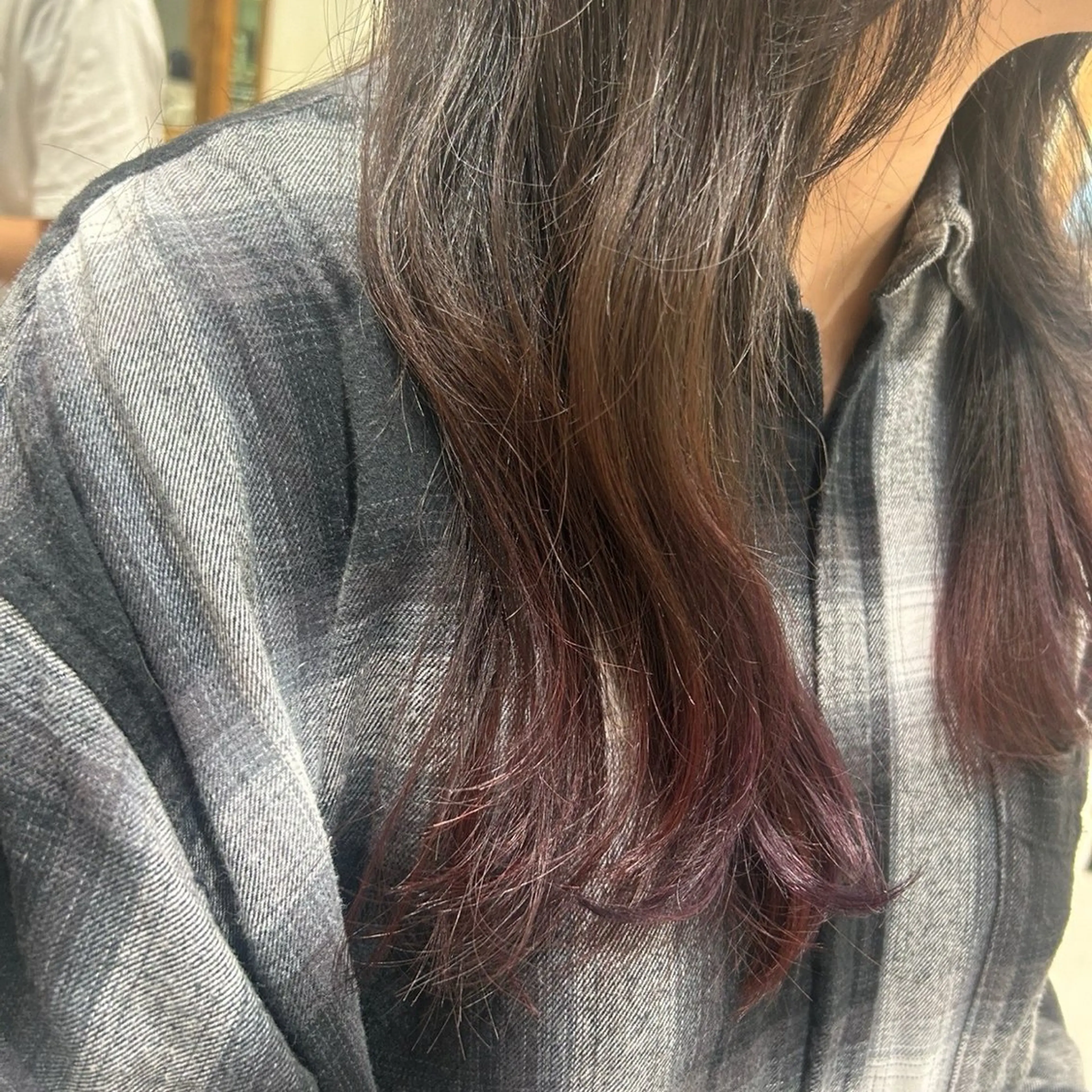 ミディアム カラー ブリーチ レッドカラー レイヤーカット カット ヘアカラー トリートメント 若狭 彩花のヘアスタイル