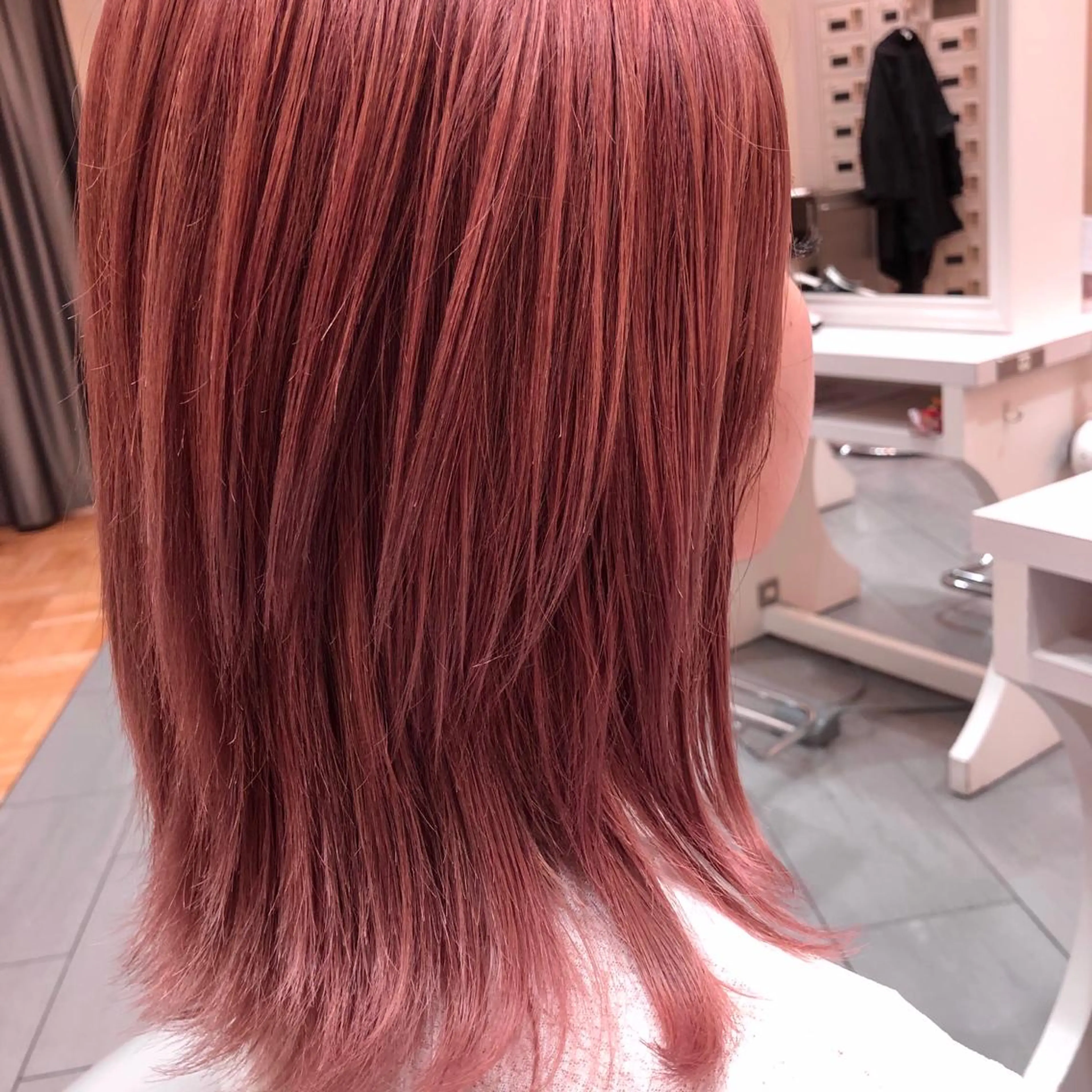 ミディアム カラー 韓国風レイヤーカット 松葉翔のヘアスタイル