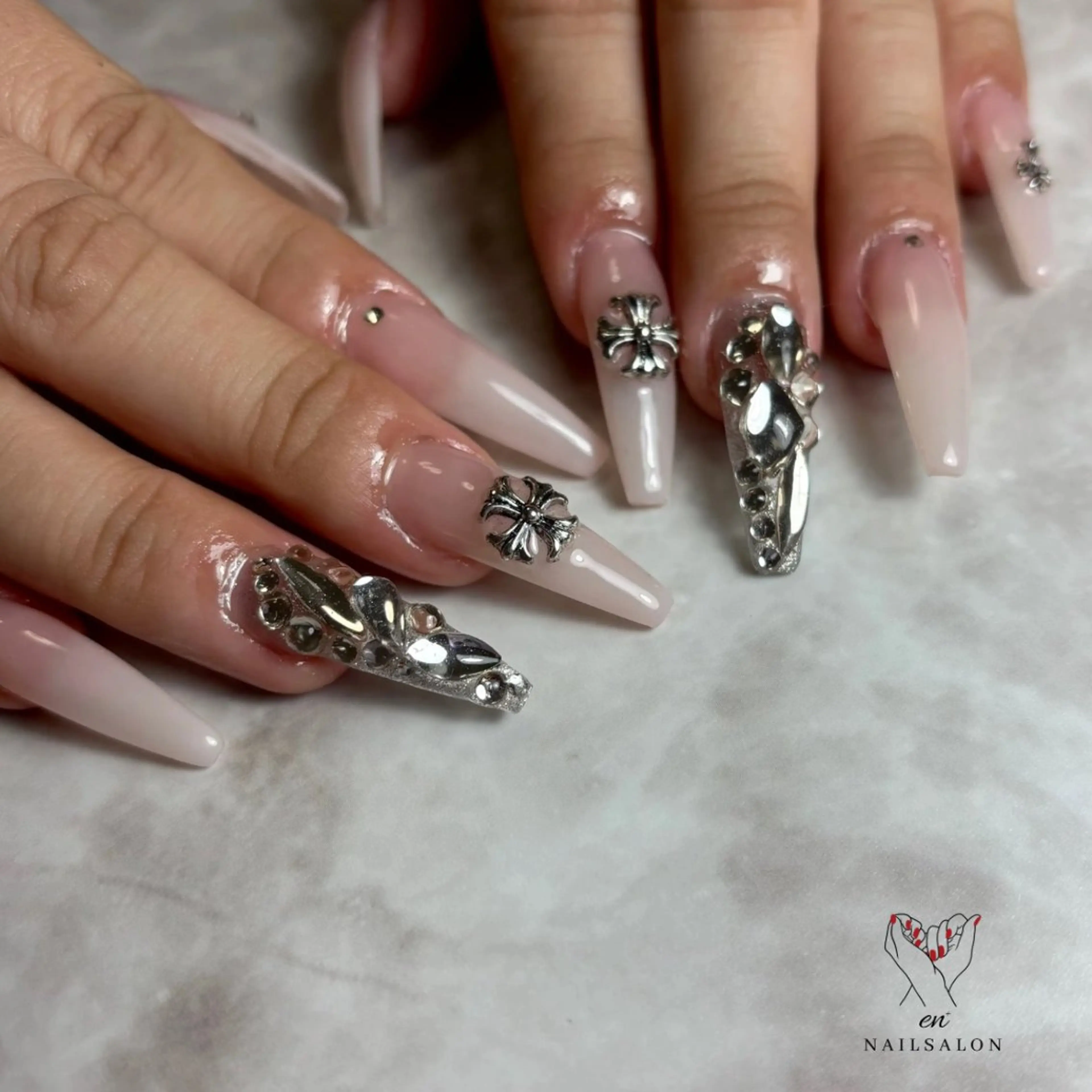 ネイル ストーンネイル ハンドネイル NAILSALON en+沖縄市美原のネイルデザイン