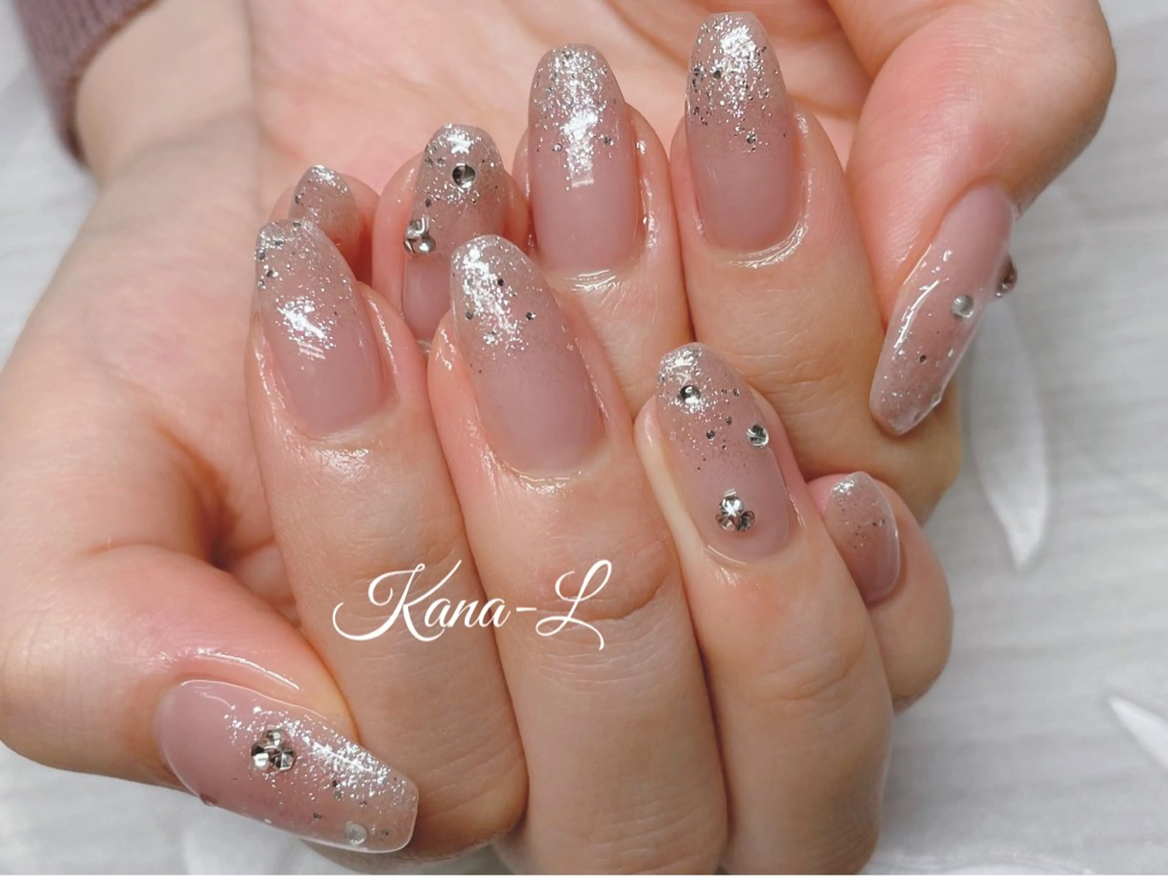 ネイル ジェルネイル グラデーション キラキラネイル ラメ(グリッター) ラメグラデーション 芦辺 香奈のネイルデザイン