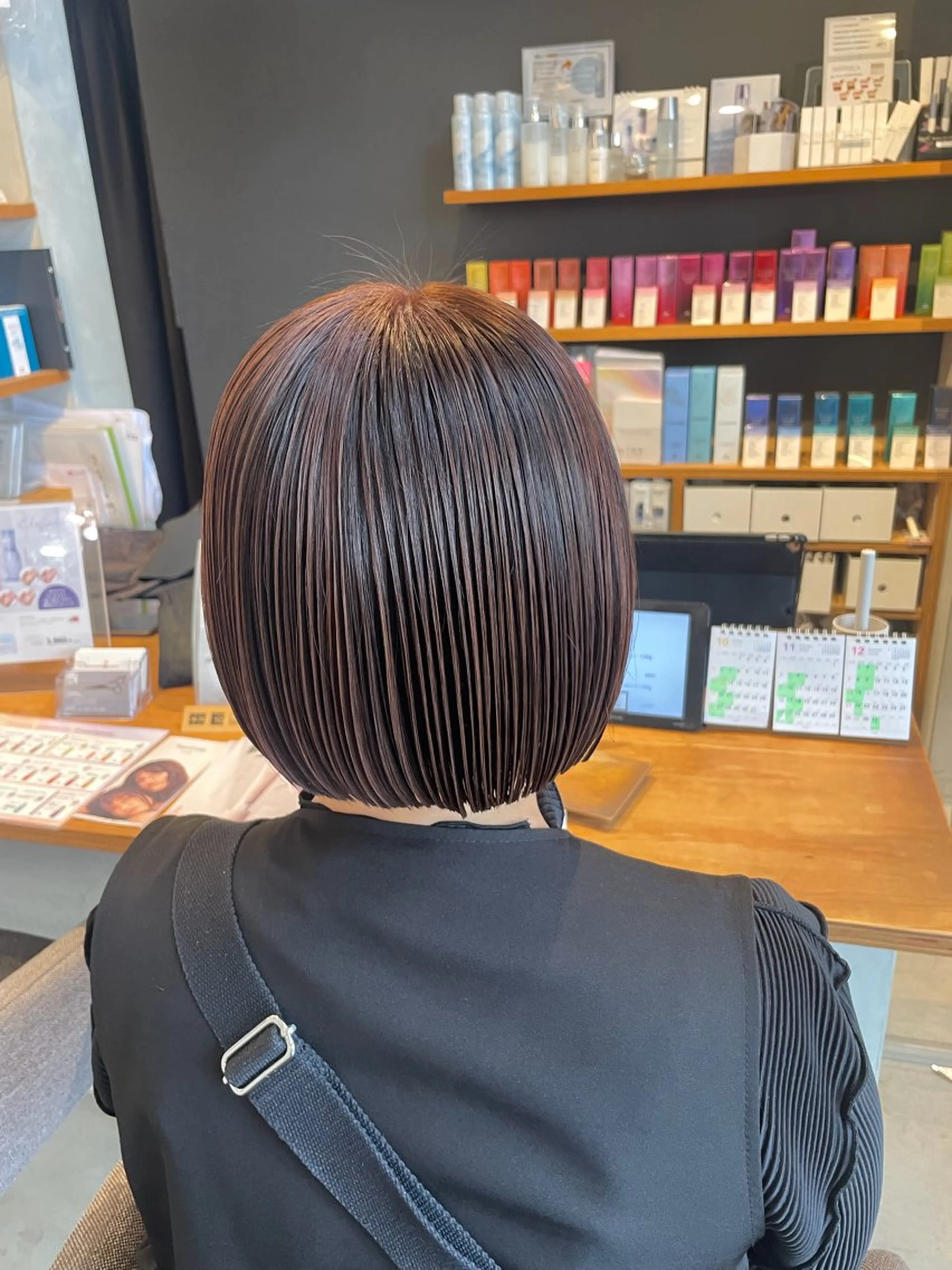 ミディアム 切りっぱなしボブ ボブ momoka 女性限定のヘアスタイル