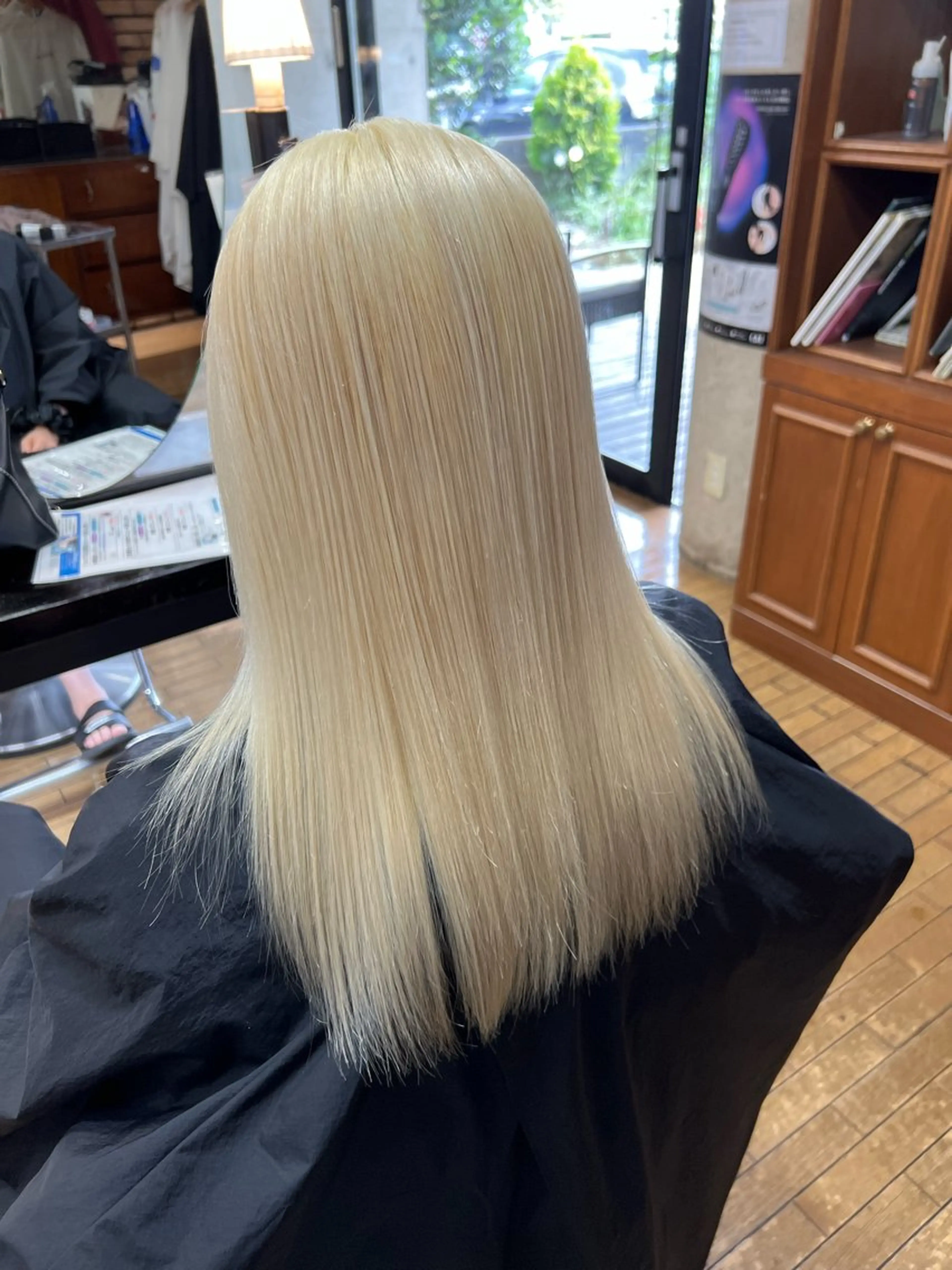 ロング カラー ブリーチ 只野 真衣のヘアスタイル