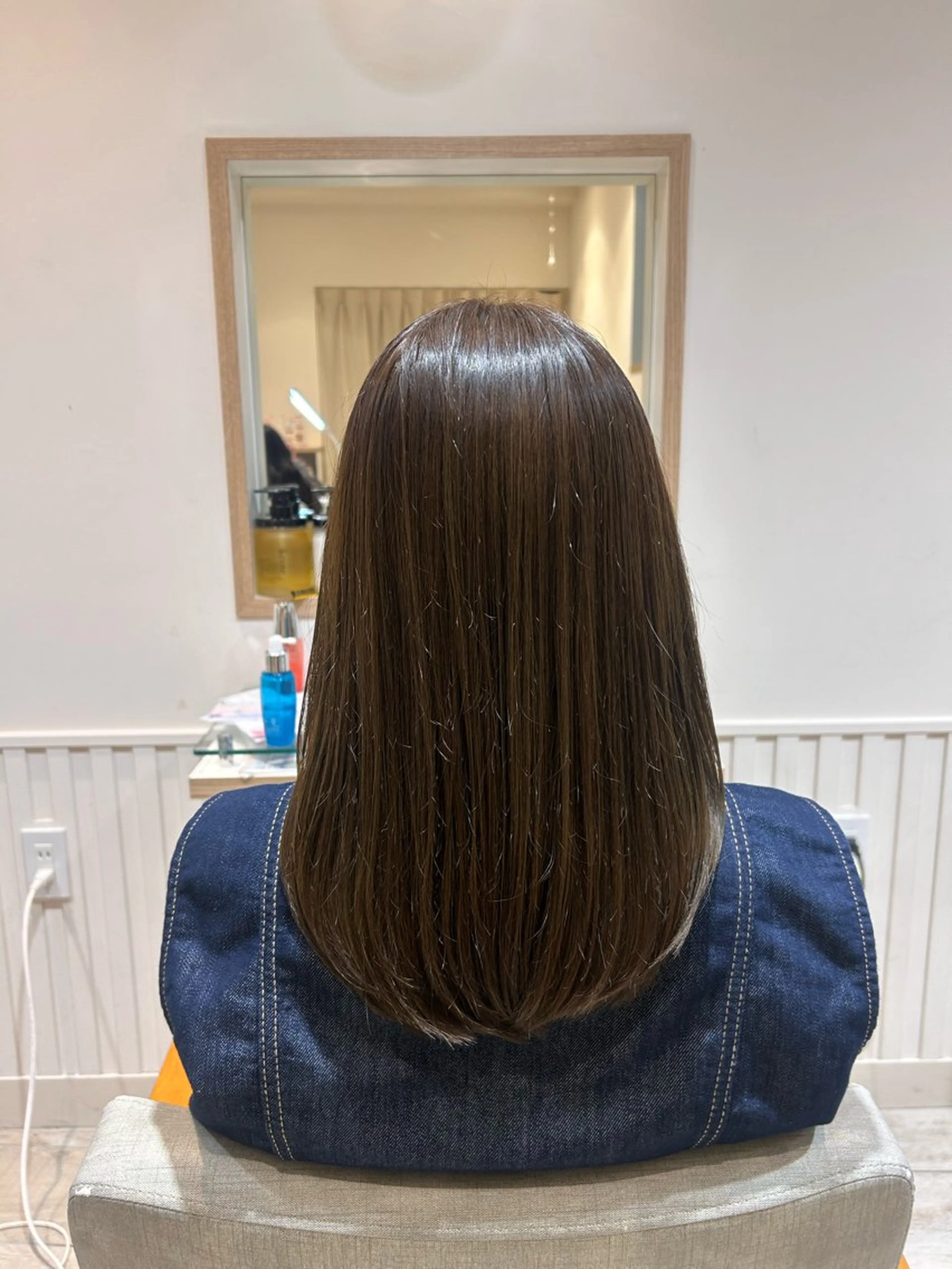 セミロング カラー アッシュ オリーブアッシュ カット ヘアカラー トリートメント 大川 夏実のヘアスタイル