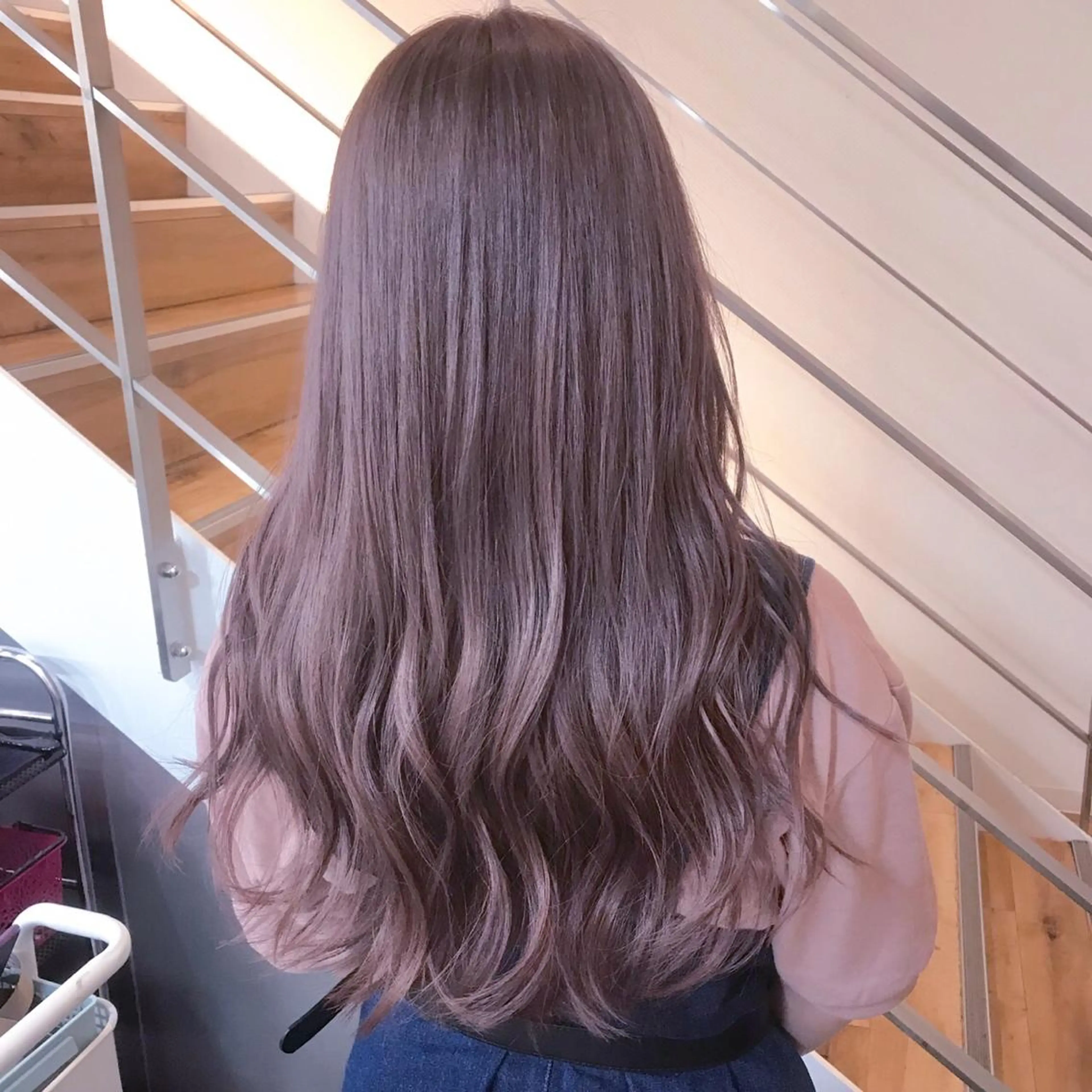 ロング カラー ヘアアレンジ アディクシーカラー ベージュカラー デザインカラー フォギーベージュ グレージュ newi 川崎店のヘアスタイル