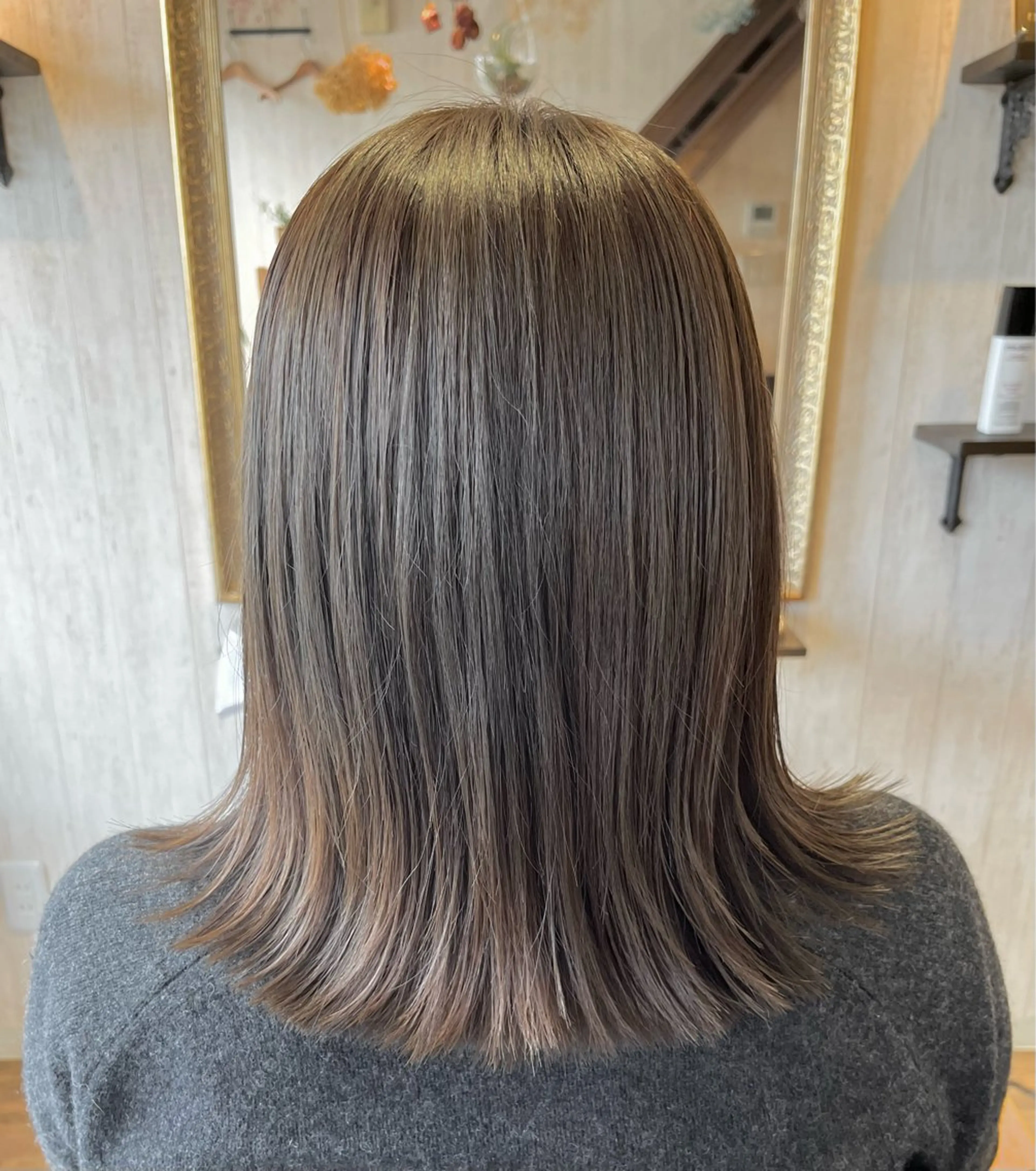 ワンカラー+トリートメント ミディアムロング➕1000円の写真