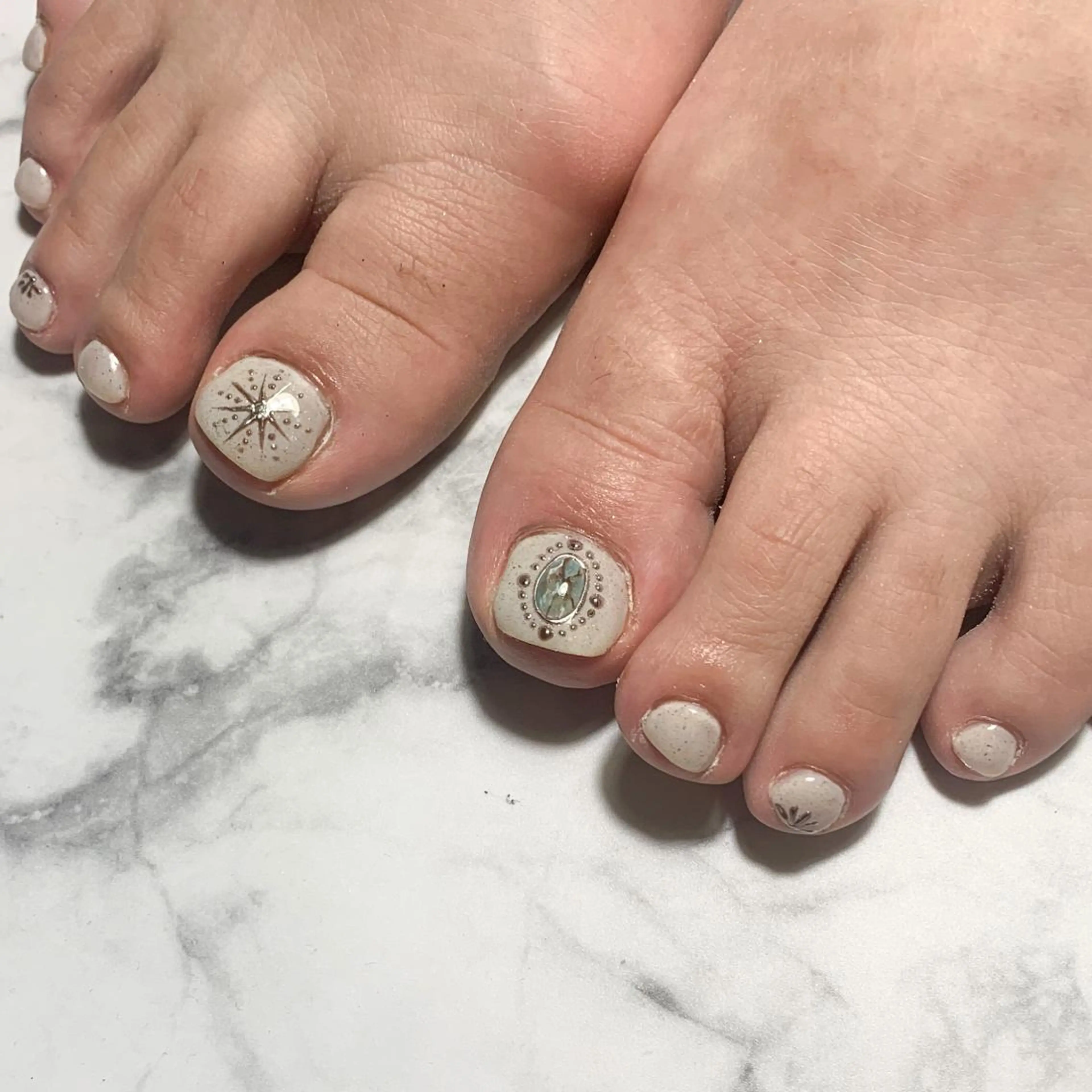 ネイル フットネイル FIORITURA aiのネイルデザイン