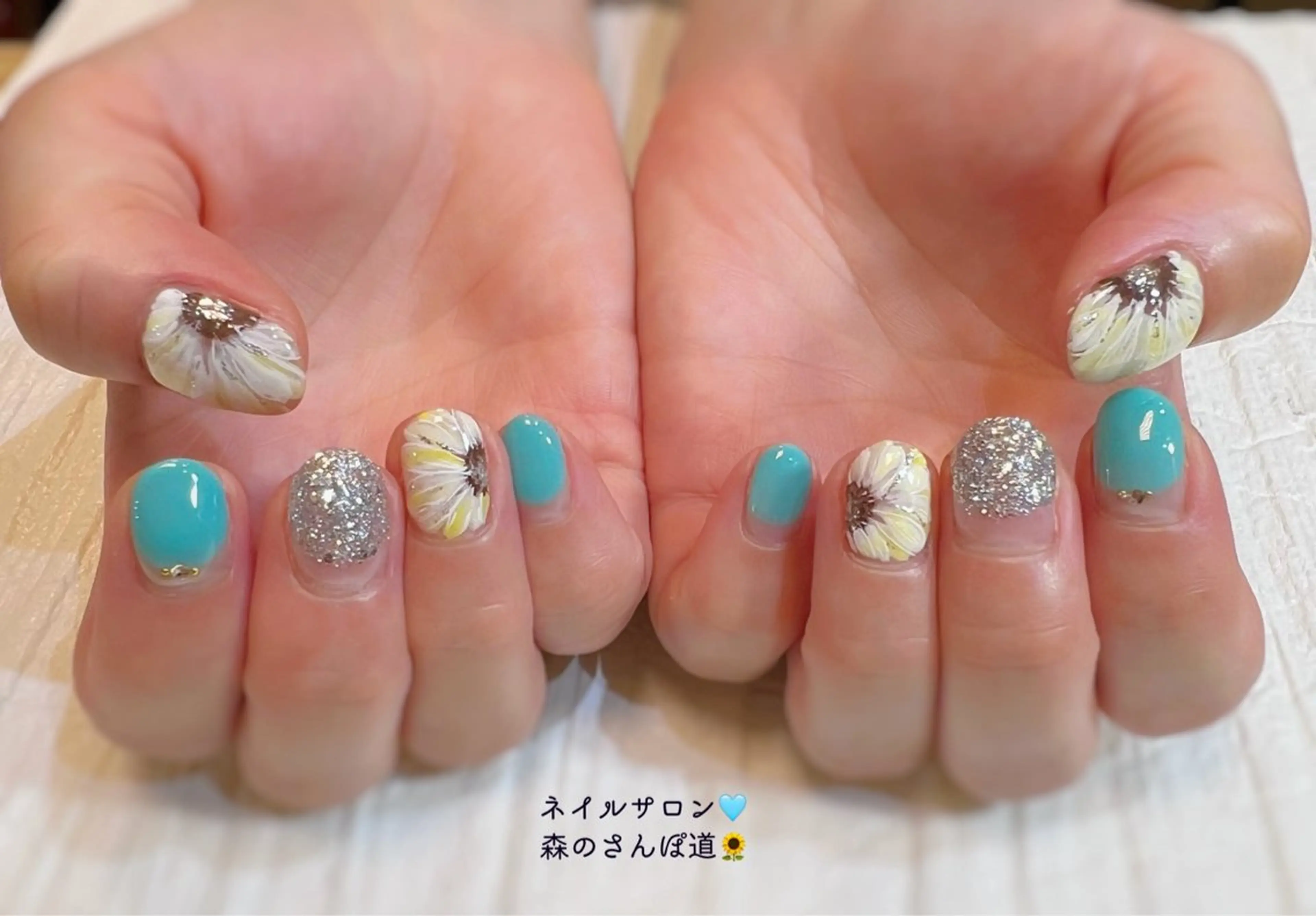 ネイル ハンドネイル ショートネイル 森のさんぽ道のネイルデザイン