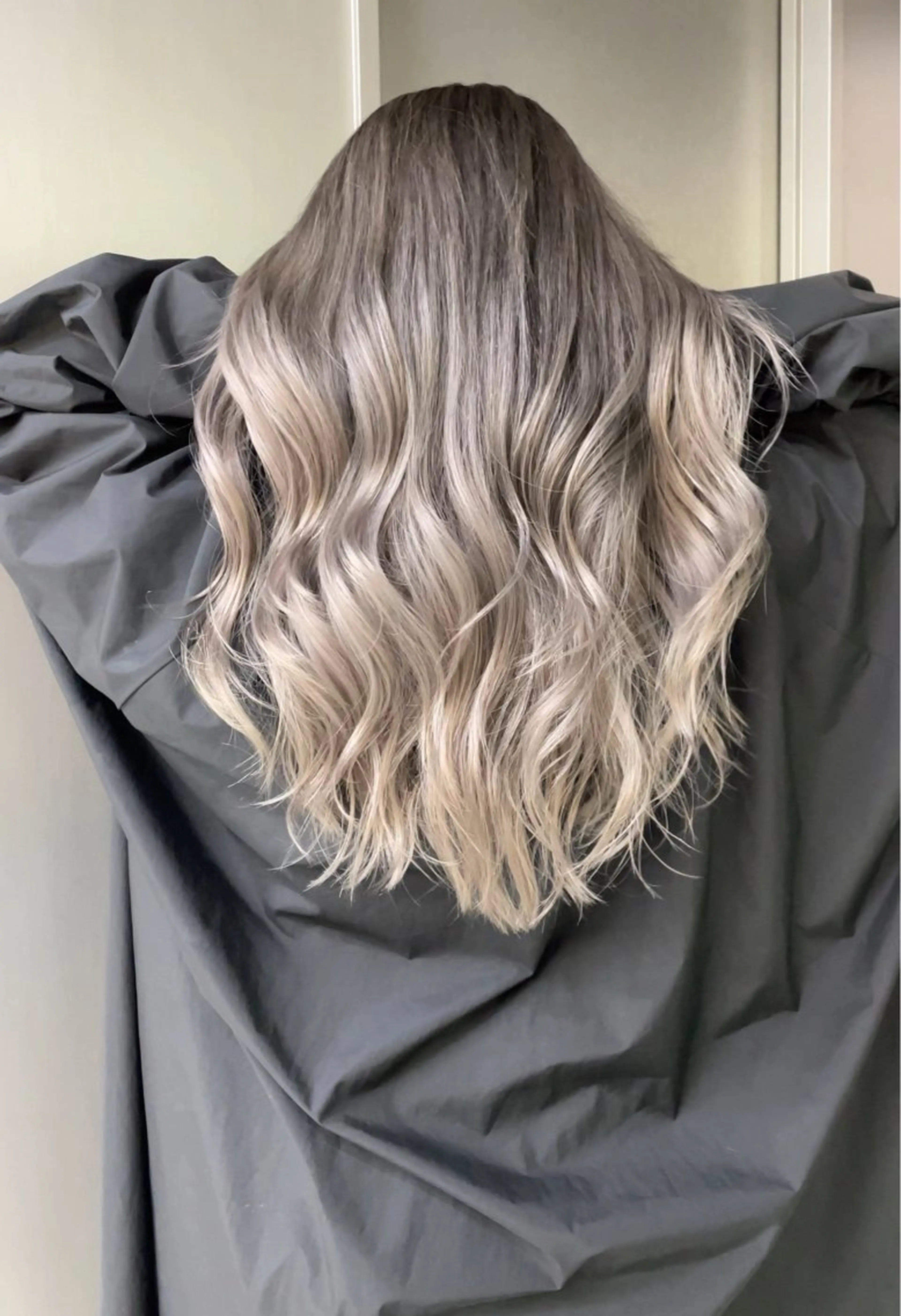 ロング ヘアカラー ヘアセット 🫧バレイヤージュ/ ハイトーン/ミズキのヘアスタイル
