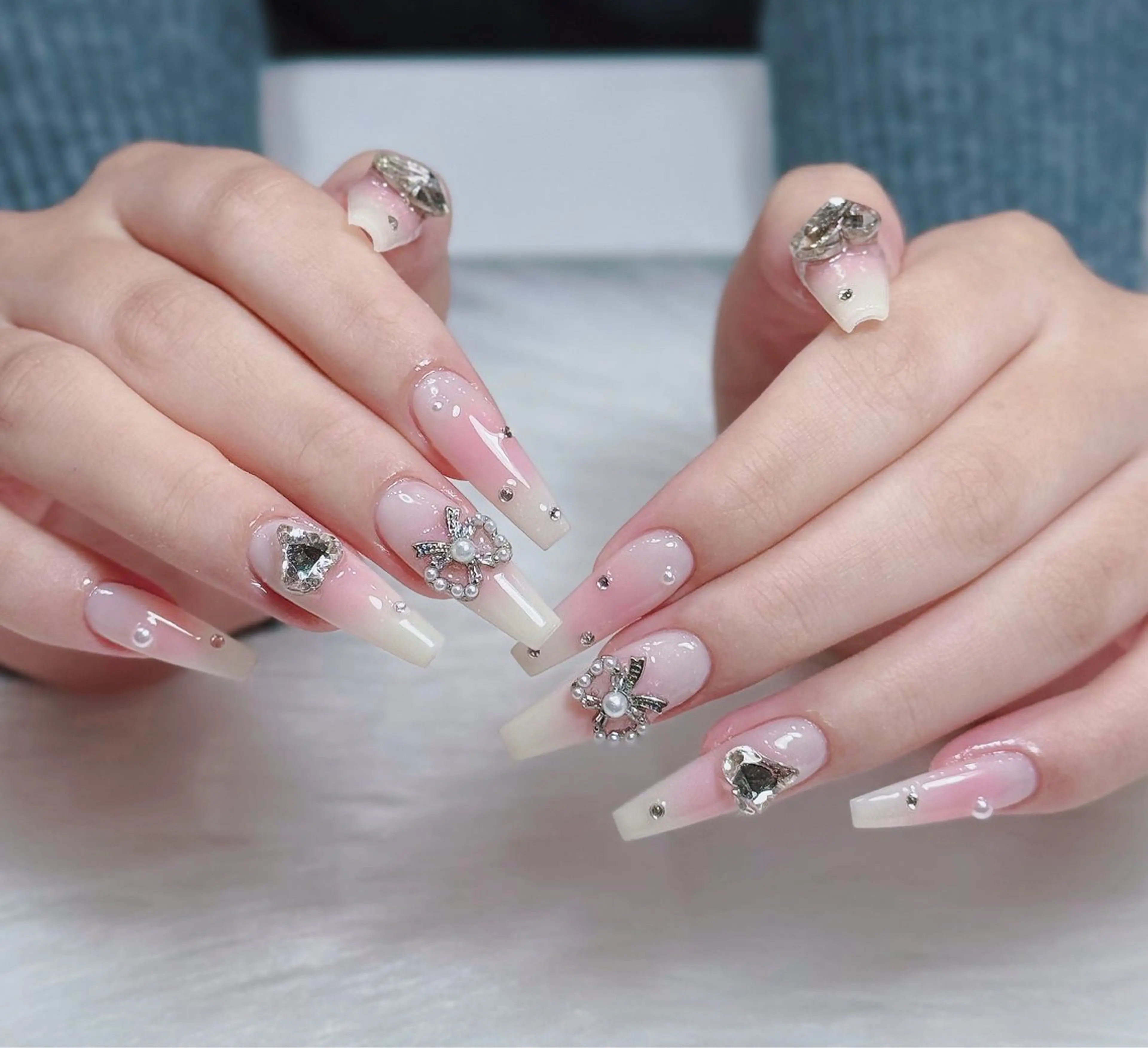 ネイル オーロラネイル チークネイル フットネイル フレンチネイル ジェルネイル ハンドネイル Nichi Nailsのネイルデザイン