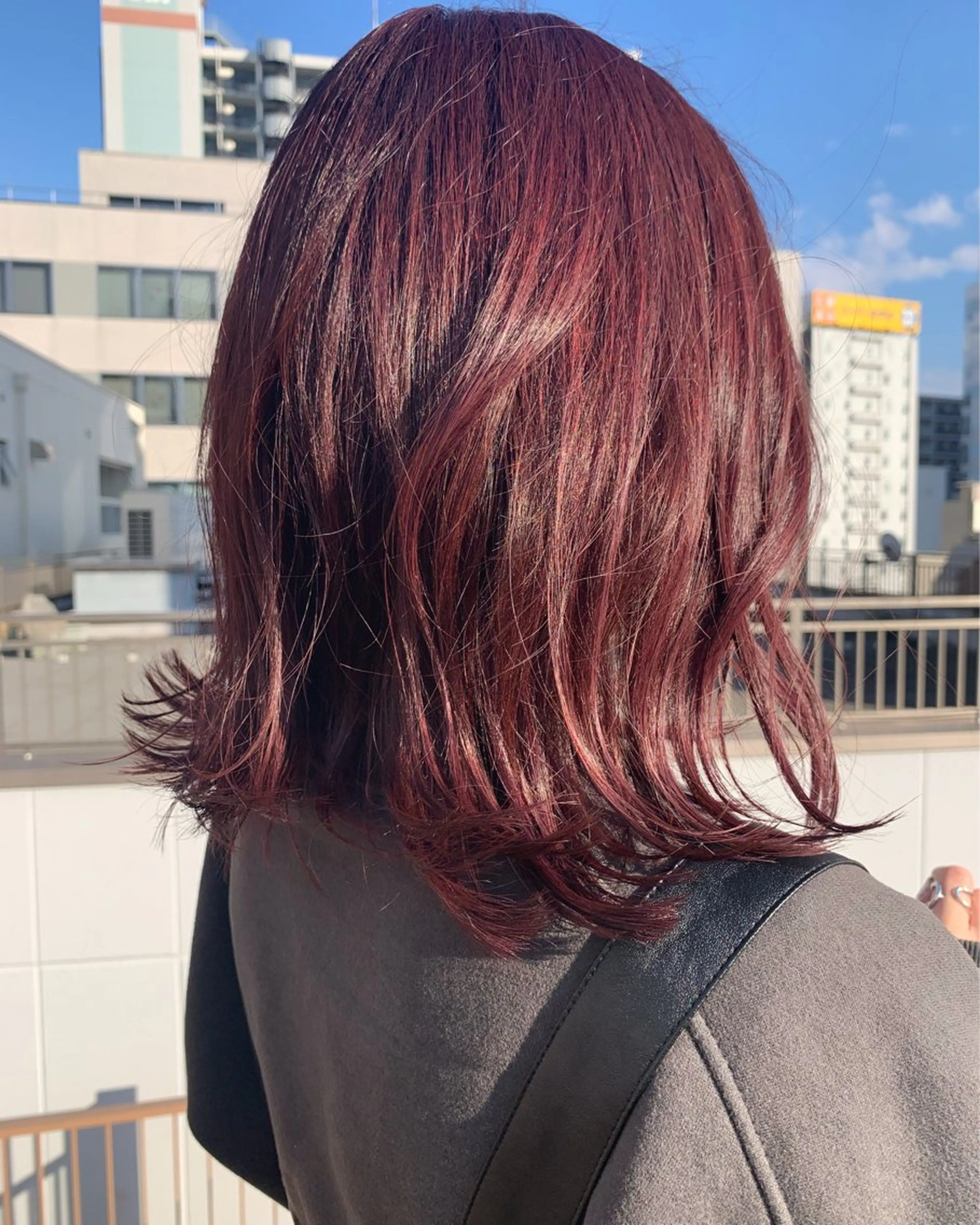 ミディアム 立川ブリーチ ハイトーンのヘアスタイル