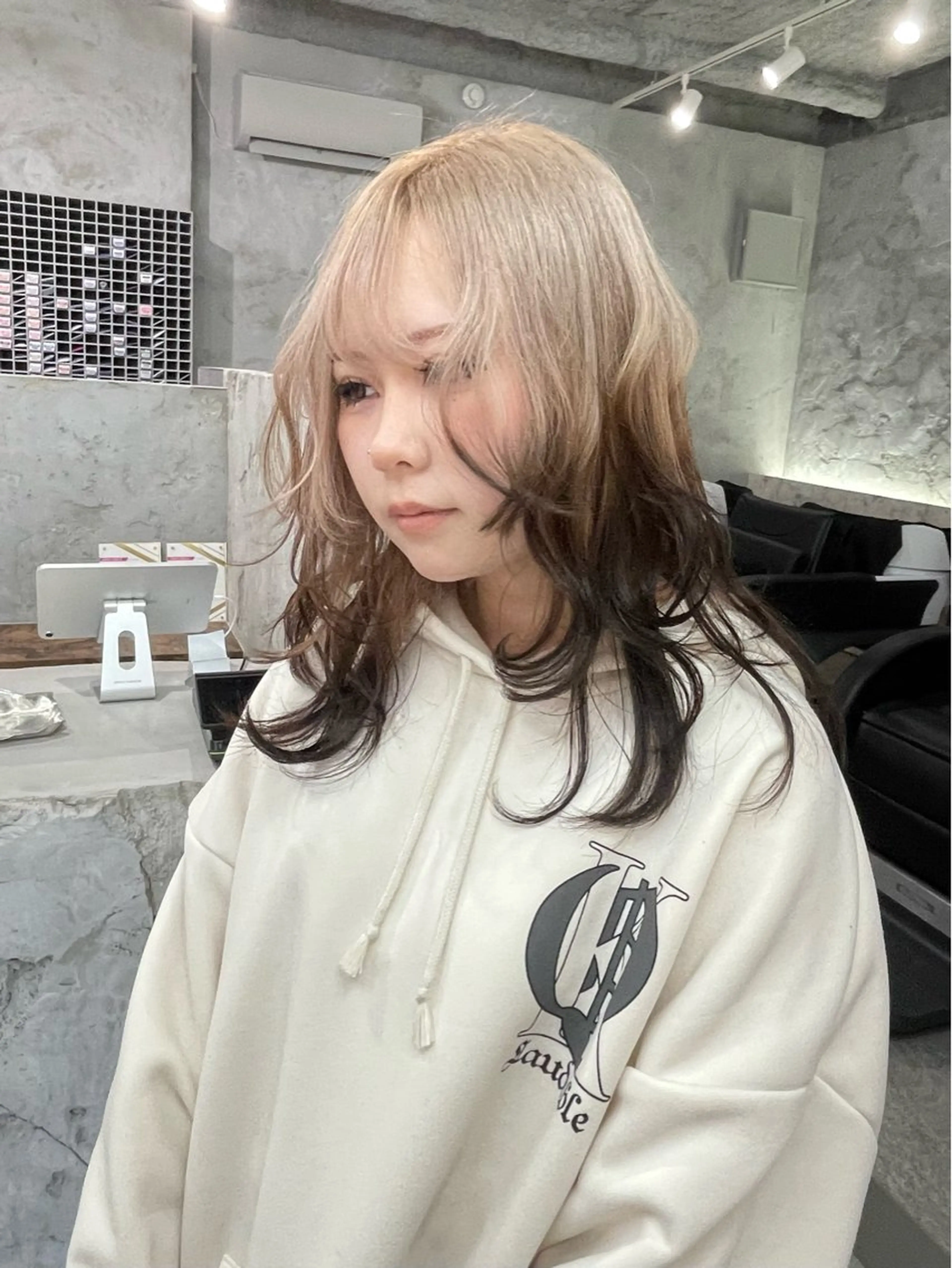 セミロング shiba tomomiのヘアスタイル