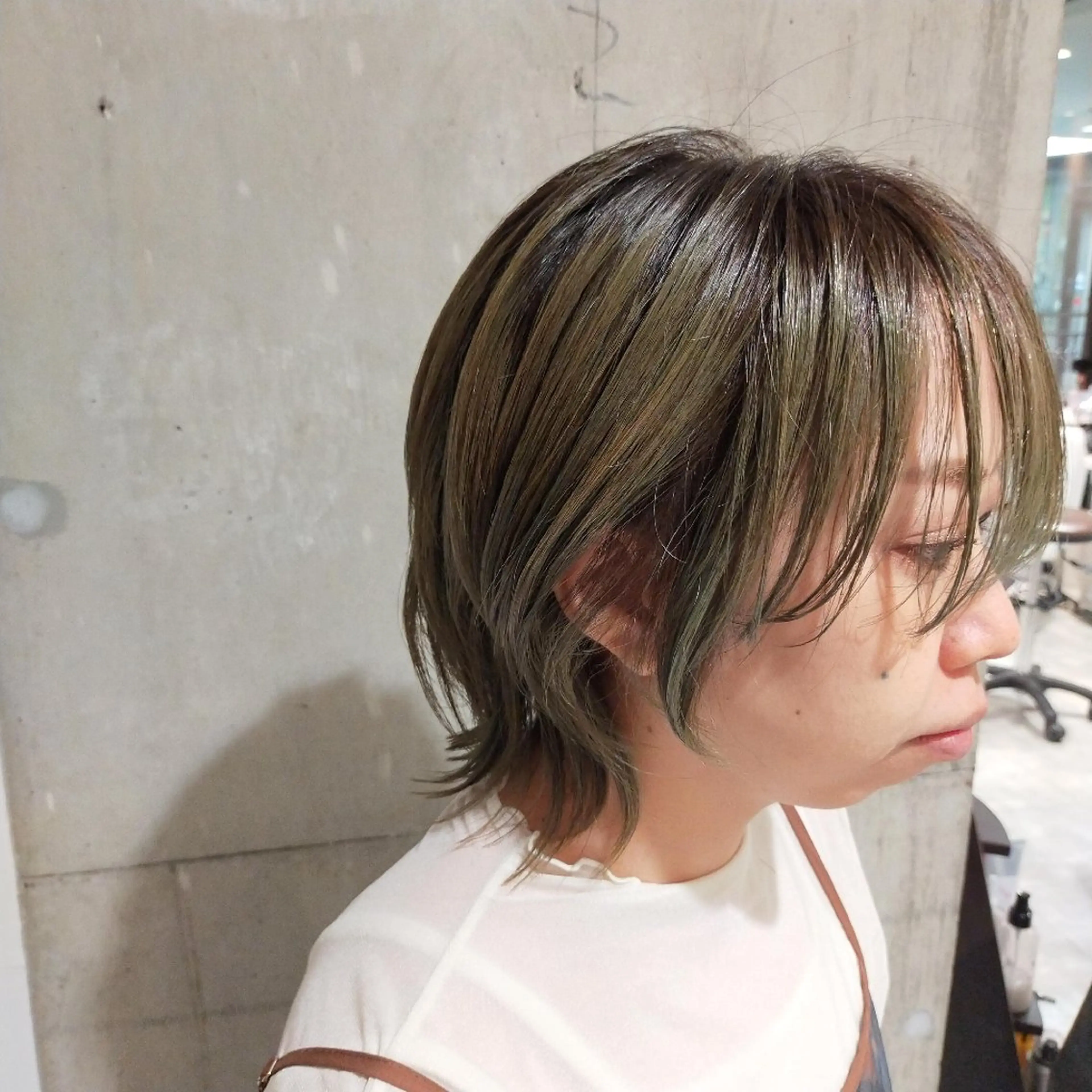 ミディアム 伸ばしかけ うざバング ウルフカット 和佐 ももえのヘアスタイル