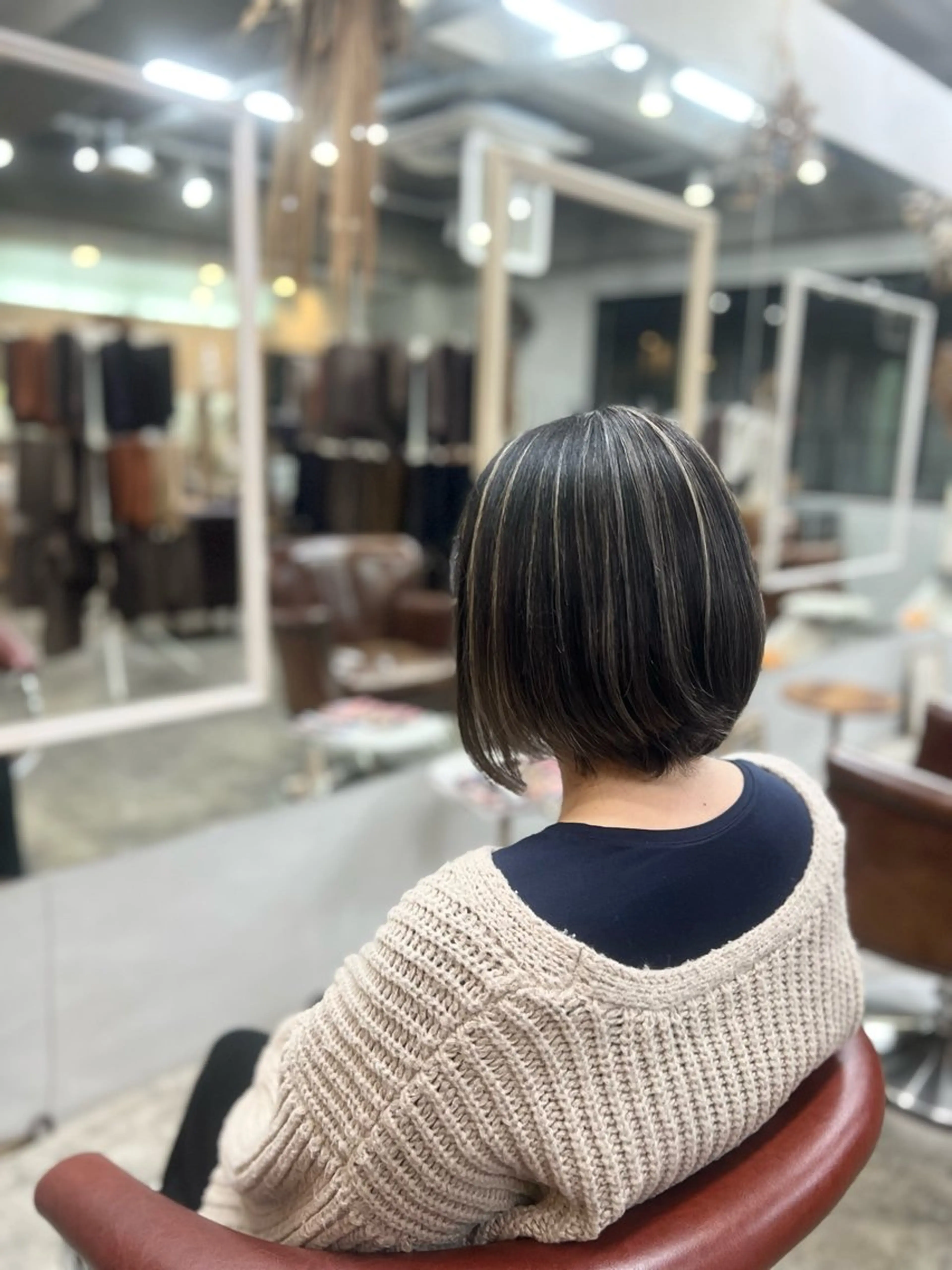 ショート ヘアカラー 等々力 唯奈のヘアスタイル