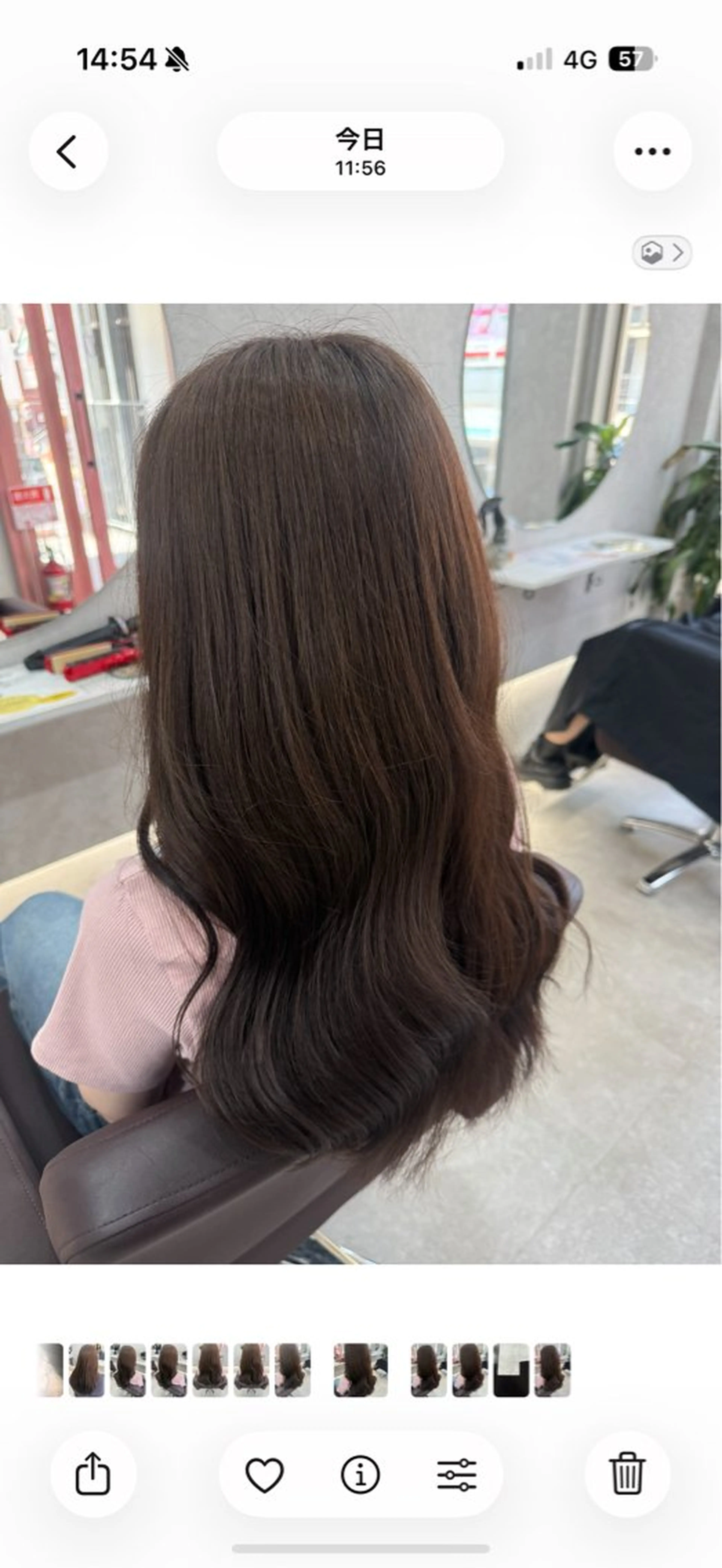 ロング カラー 関 愛菜のヘアスタイル