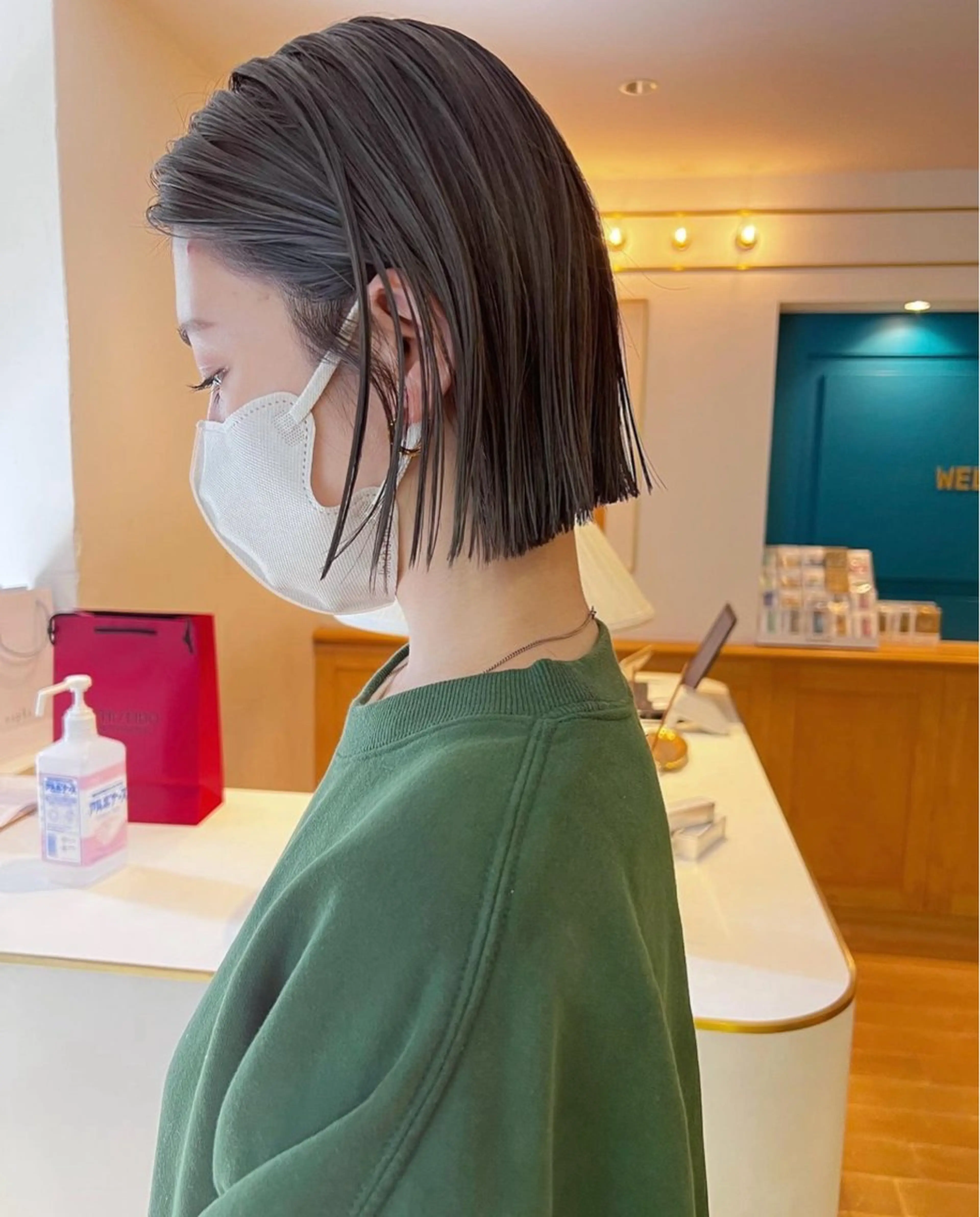 ミディアム カラー 切りっぱなしボブ ボブ 外ハネヘア レイヤーボブ/ボブ 名駅/縮毛矯正のヘアスタイル