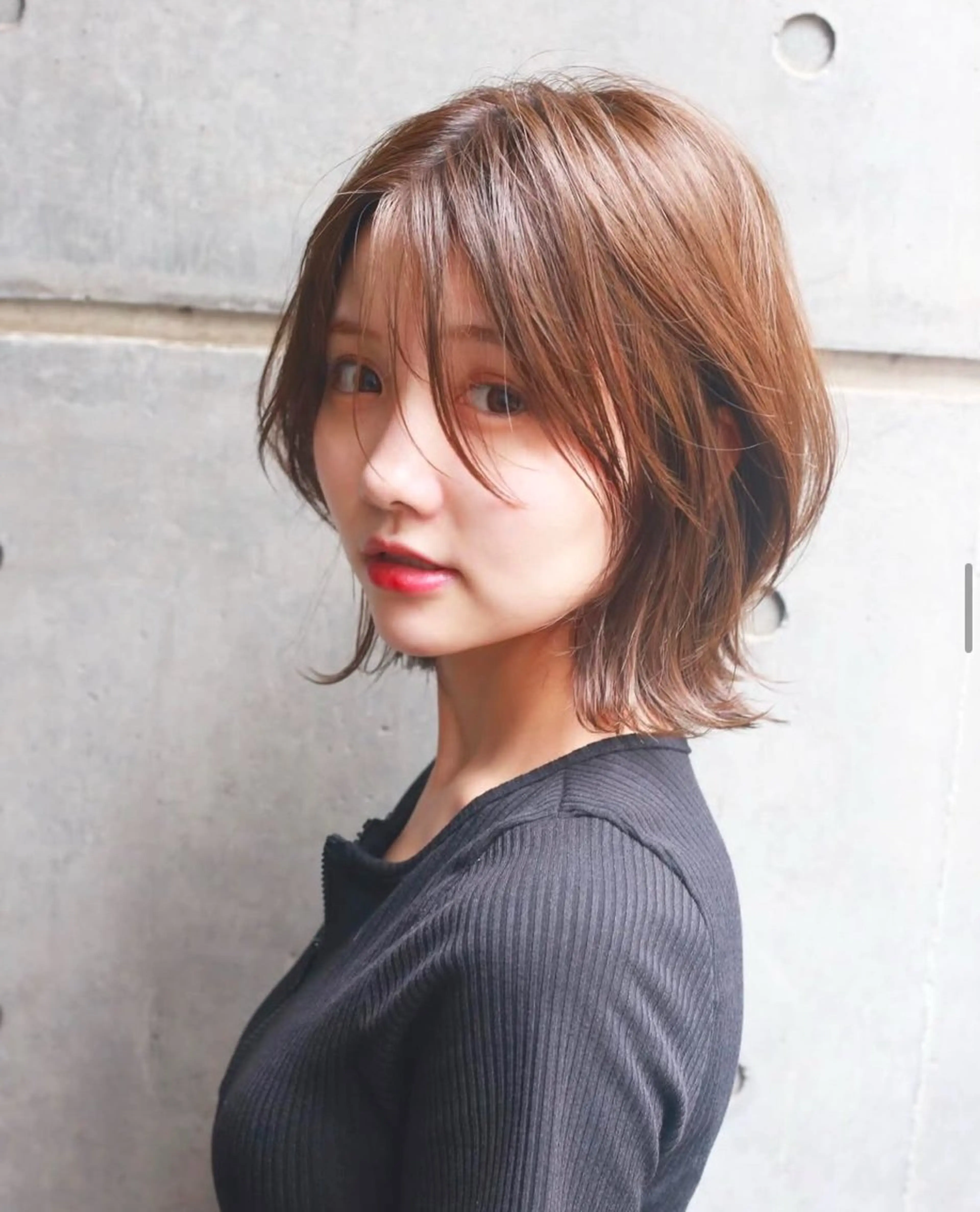 ミディアム emu 公式のヘアスタイル