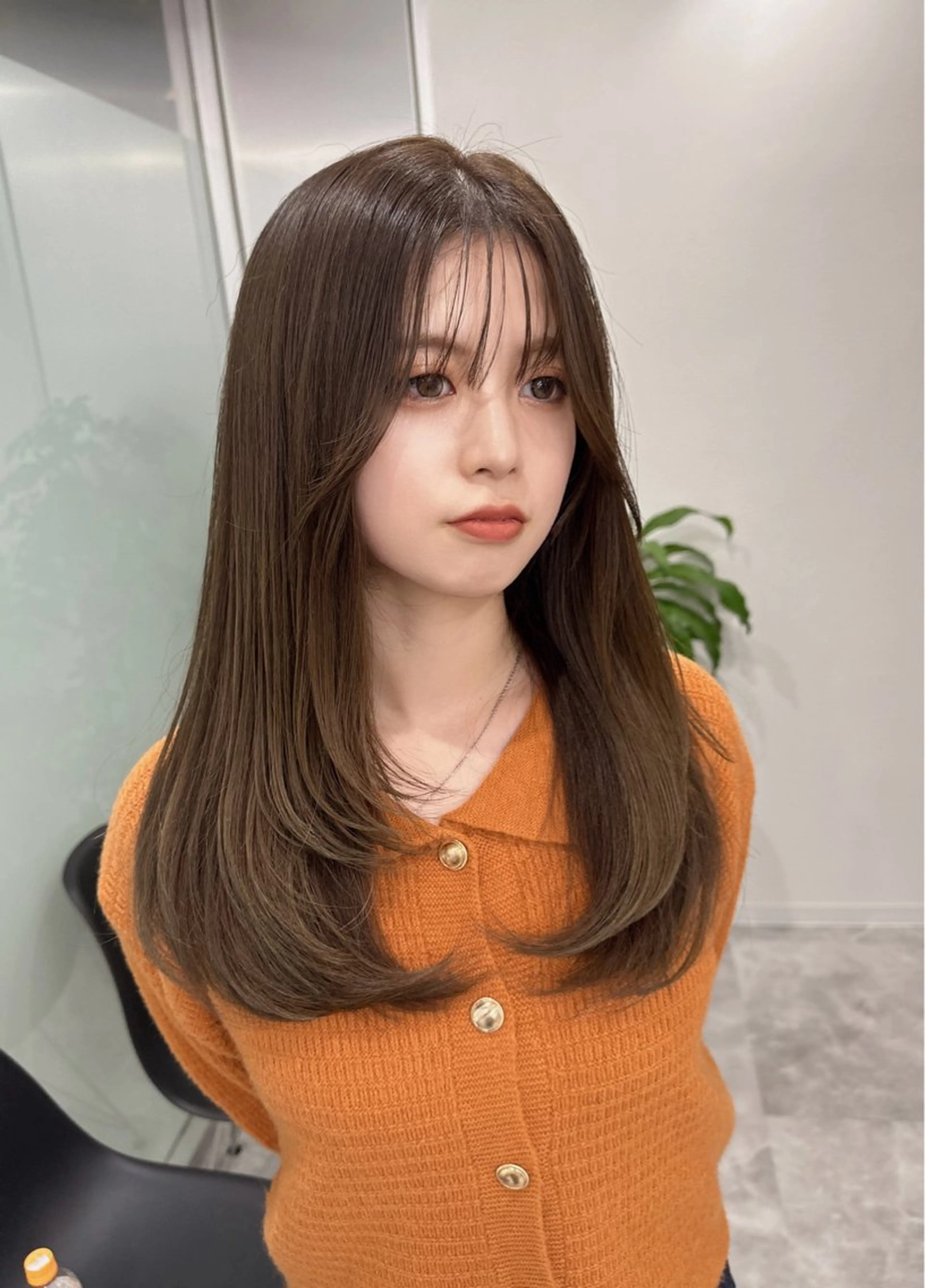 韓国風レイヤーカット+透明感カラー+4stepトリートメントの写真