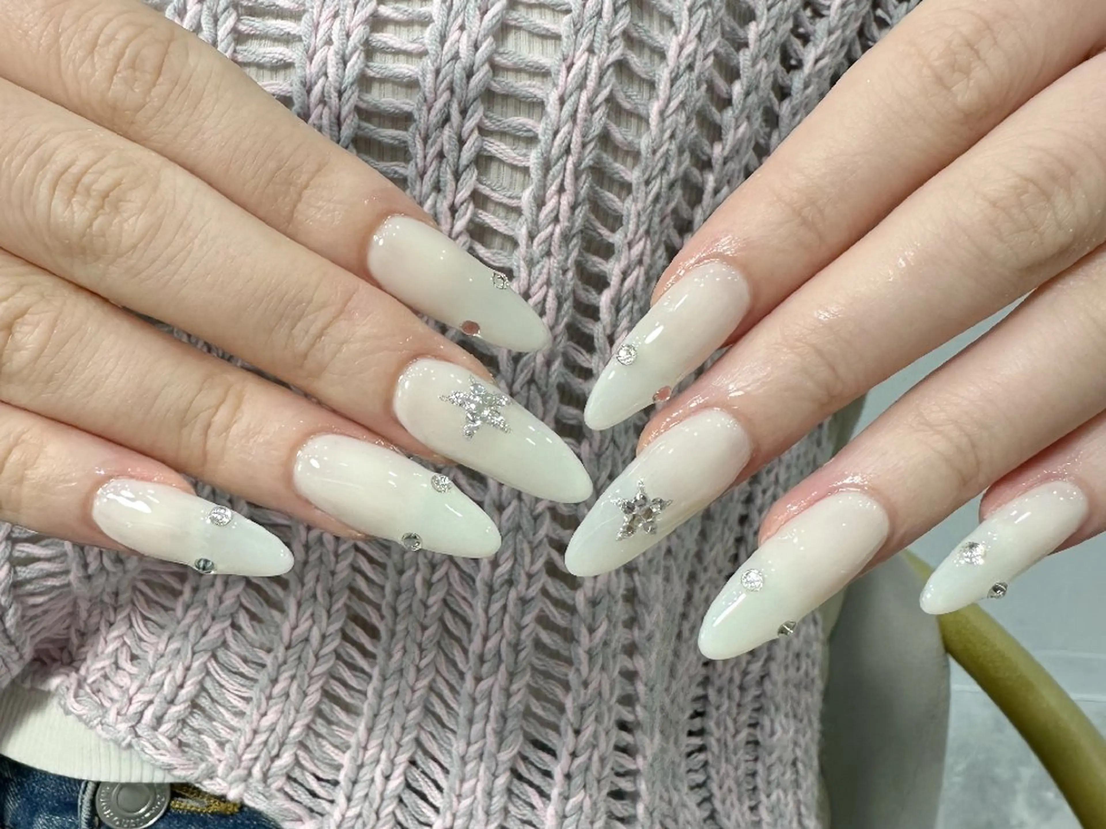 ネイル チークネイル フレンチネイル ジェルネイル ガーリー キラキラネイル ハンドネイル UM Nail Salonのネイルデザイン