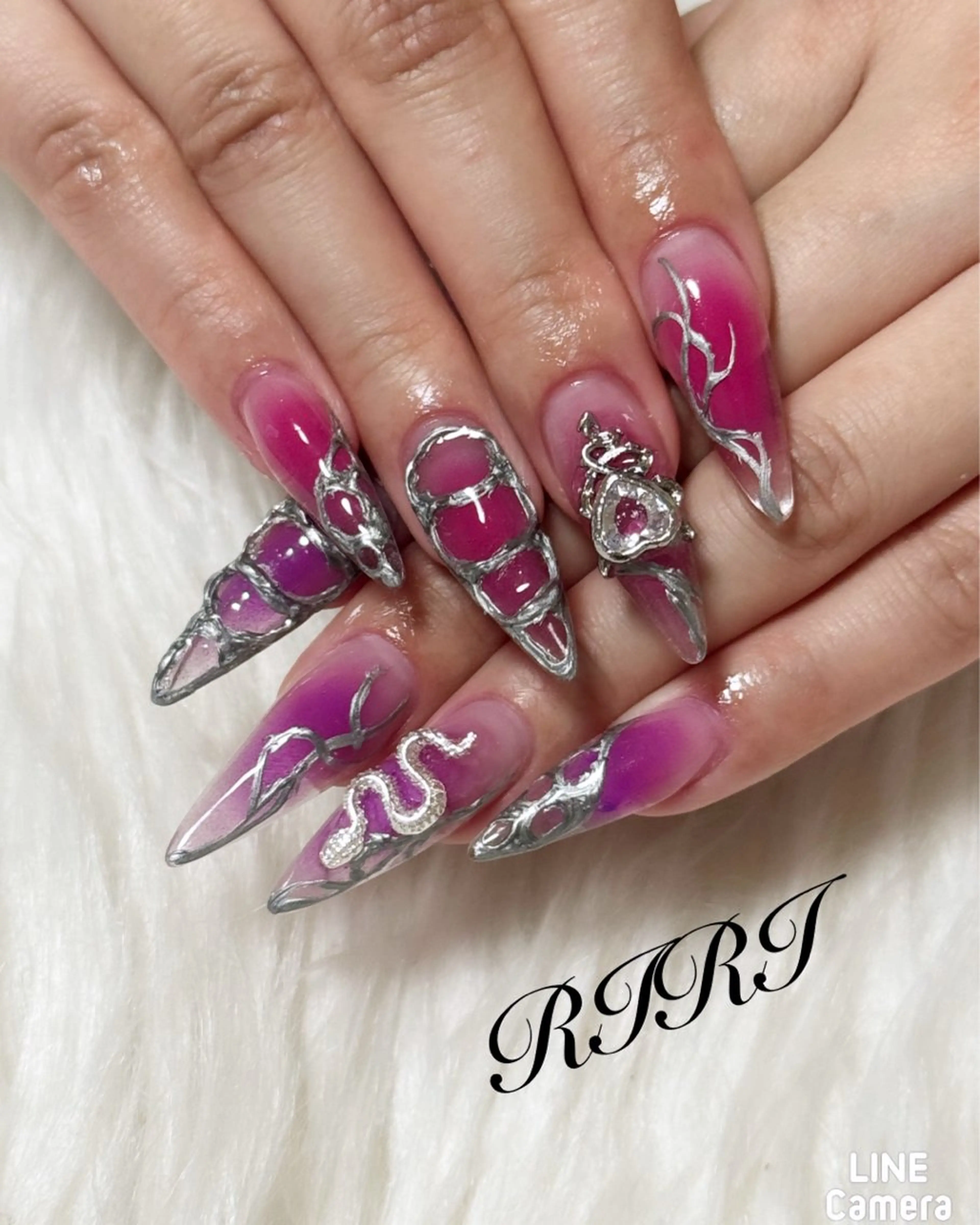ネイル ジェルネイル 韓国ネイル ロングネイル スカルプネイル シルバー ハンドネイル riri オーナーのネイルデザイン