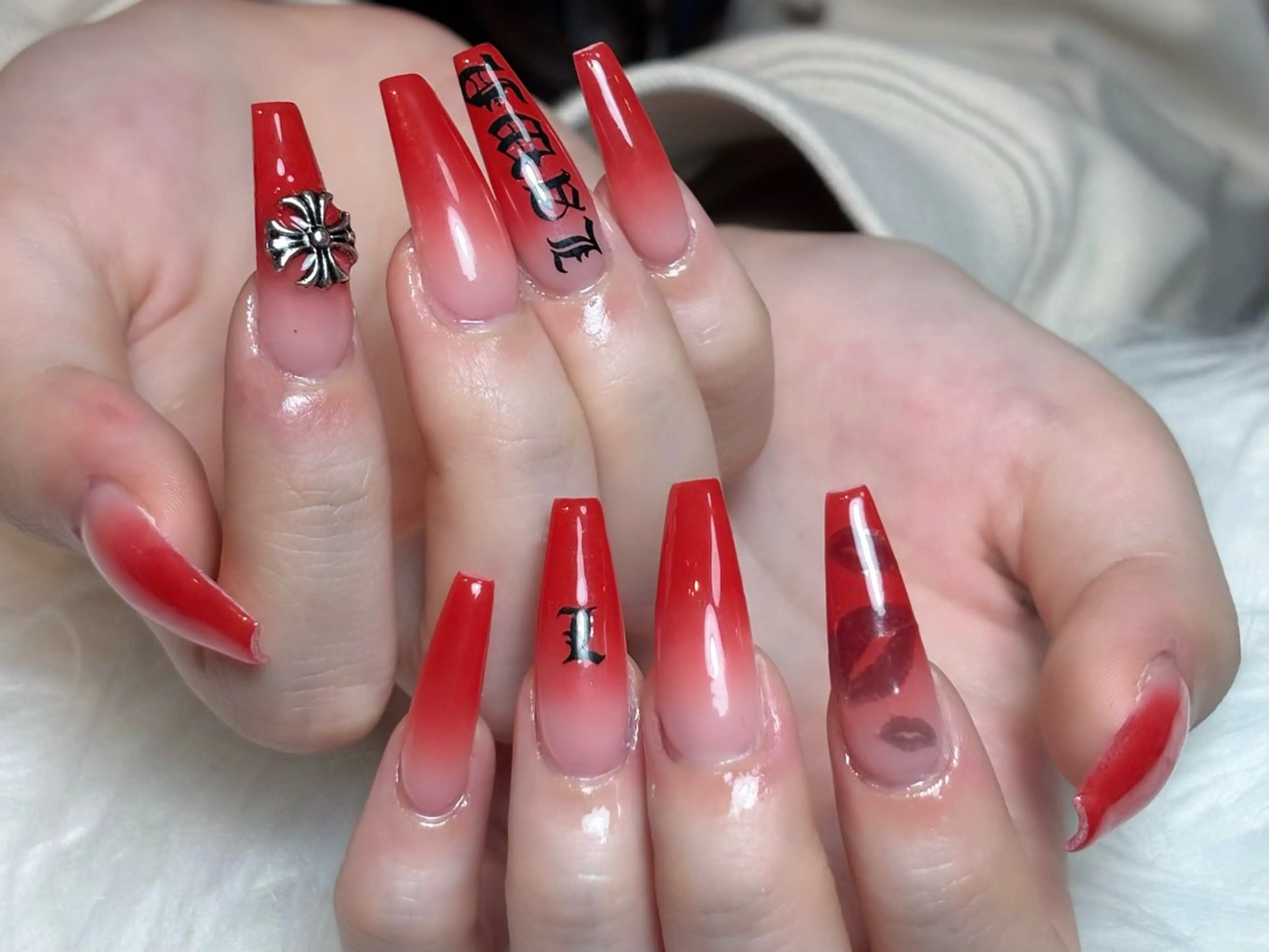 ネイル チークネイル ドット フレンチネイル グラデーション ハート ハンドネイル ハンドケア Eli Nails 新宿のネイルデザイン