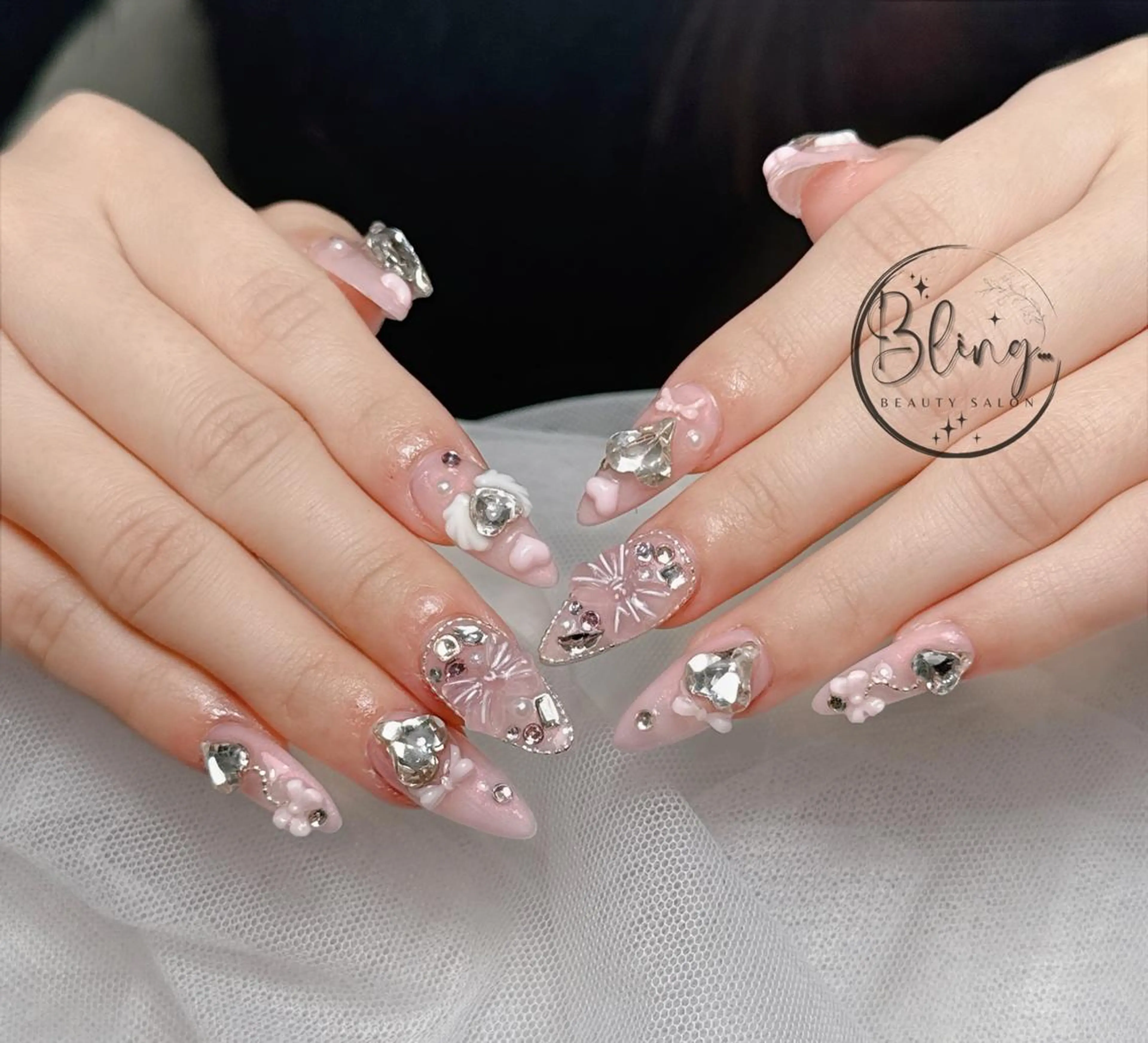 ロング カラー ベージュカラー グラデーションカラー ピンクカラー 韓国風ヘア ハンドネイル 波 なみのネイルデザイン