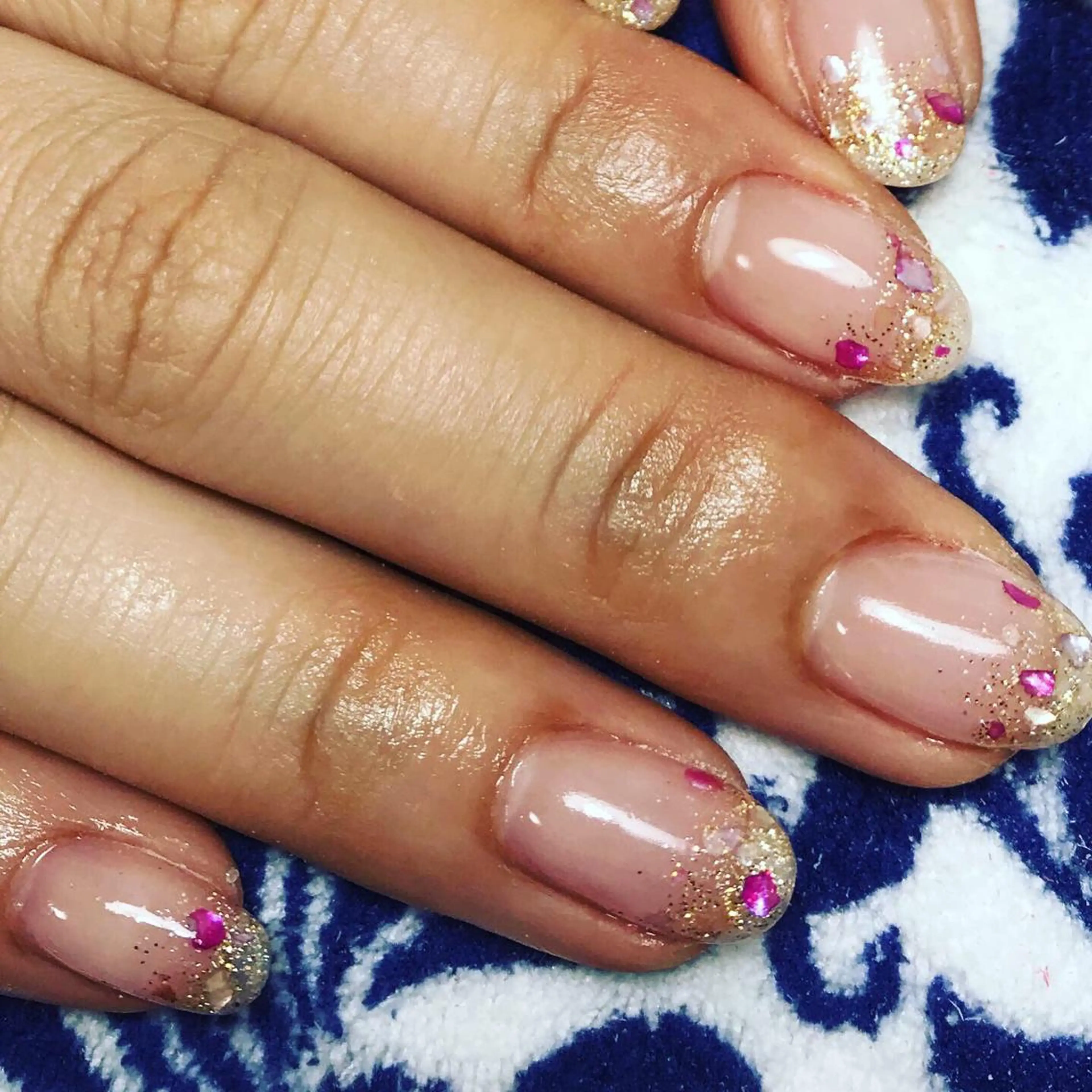 ネイル ジェルネイル ゴールド ラメ(グリッター) Disini nailのネイルデザイン