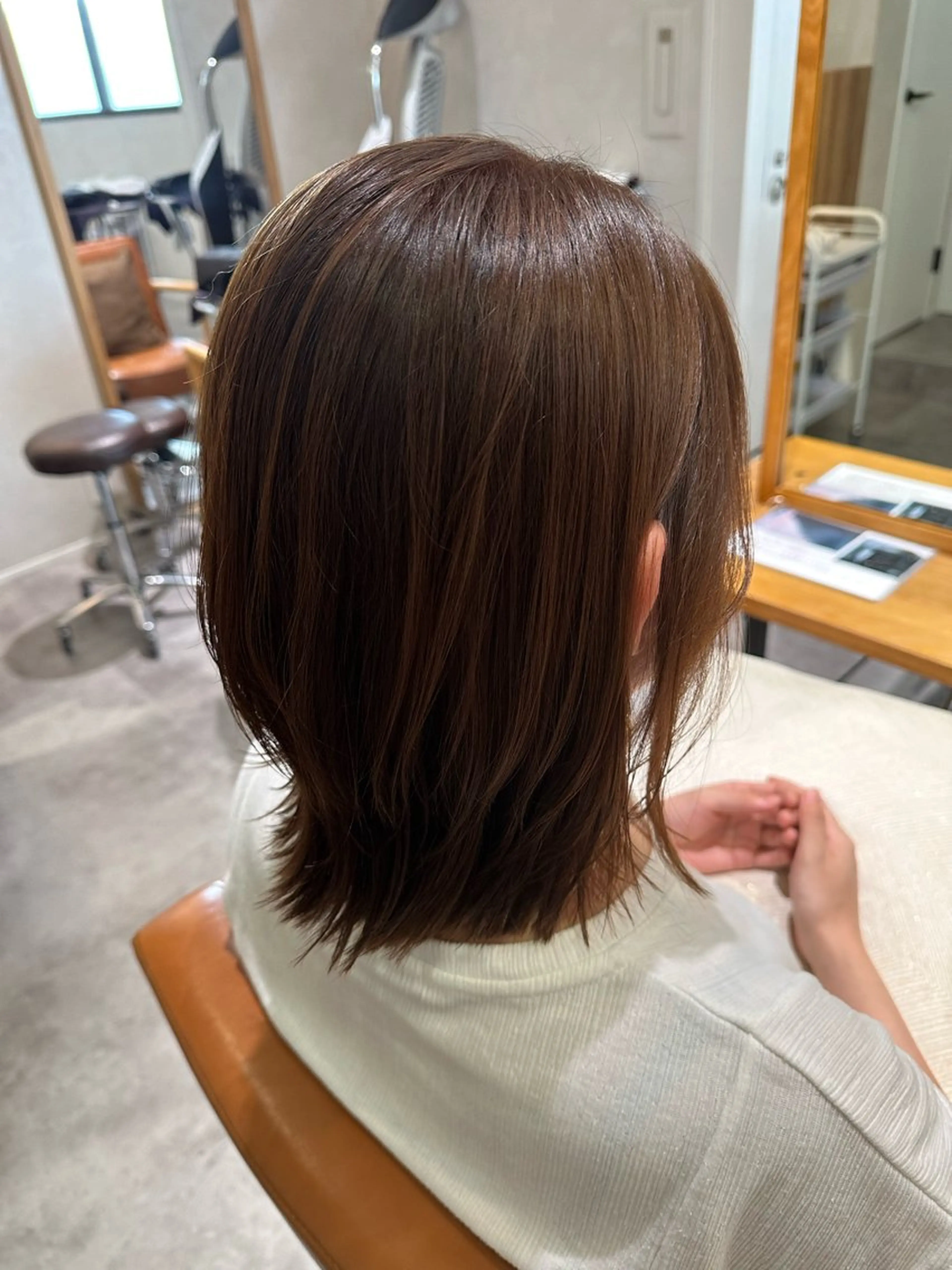 ミディアム カラー 透明感カラー グレージュ 阪本 愛実のヘアスタイル