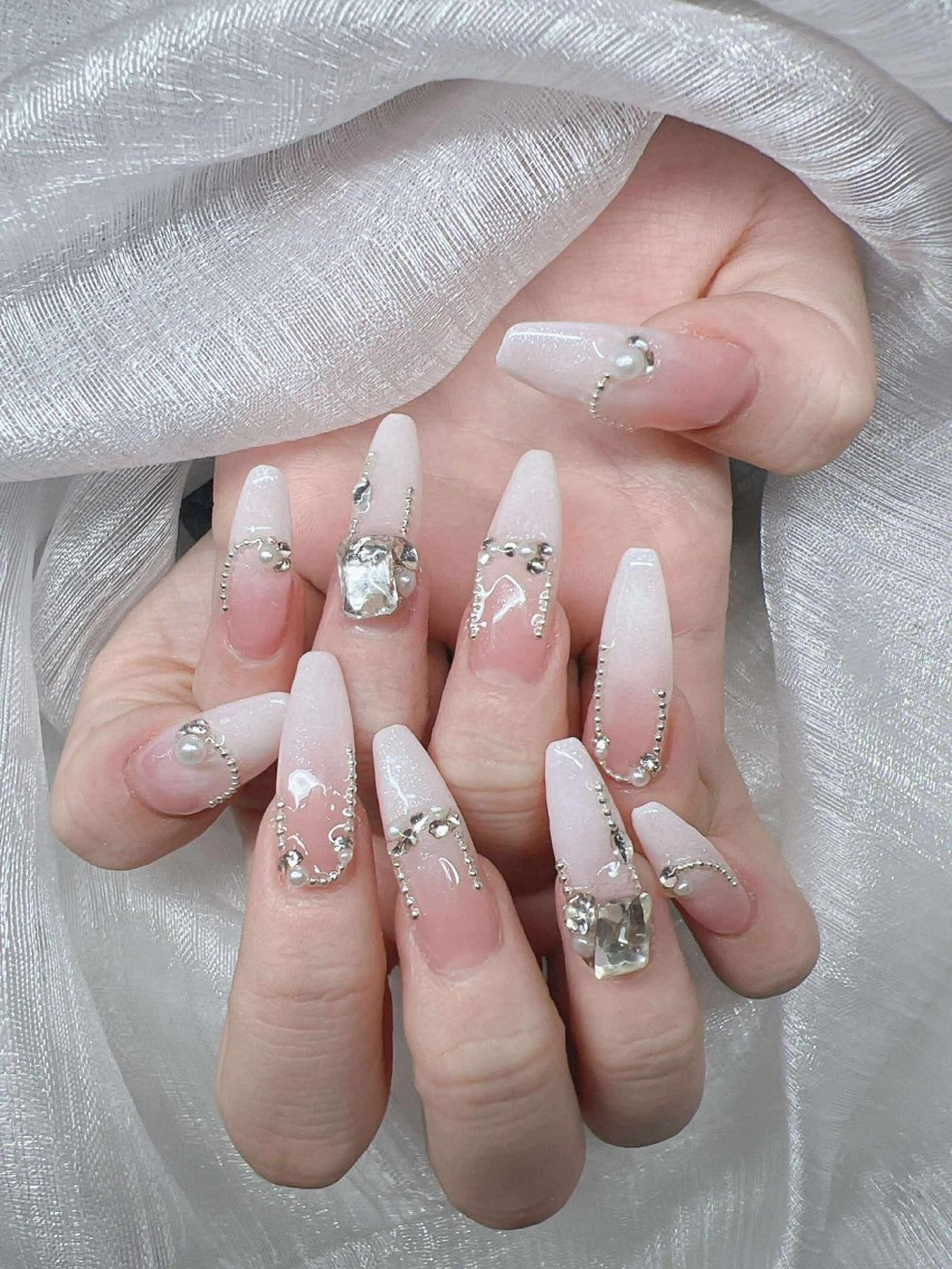 ネイル 長さ出し グラデーション 卒業式 キラキラネイル マグネットネイル ハンドネイル Lee Nailsのネイルデザイン