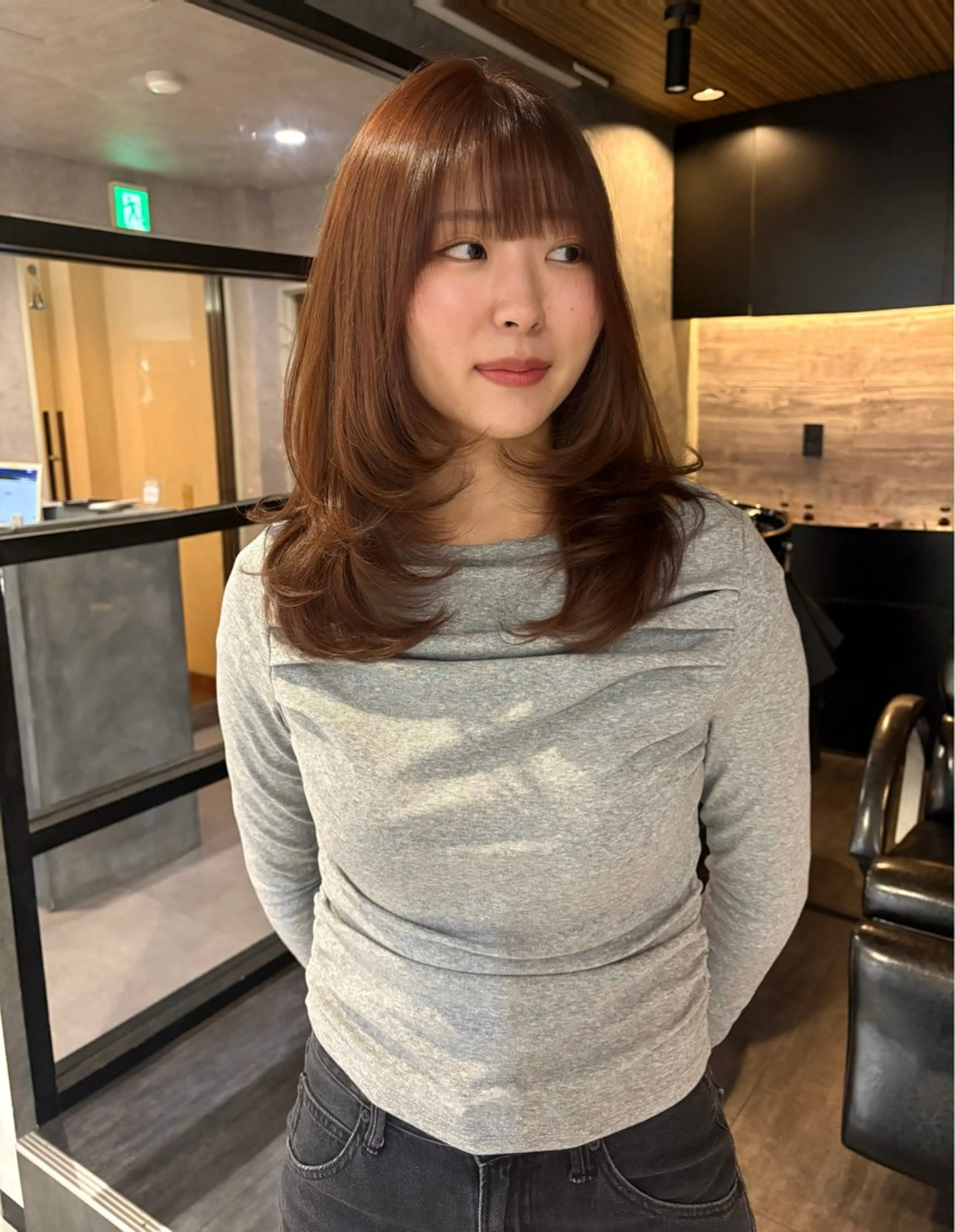 ミディアム カット ヘアカラー トリートメント レイヤーカット/韓国 /艶髪/ダブルカラーのヘアスタイル
