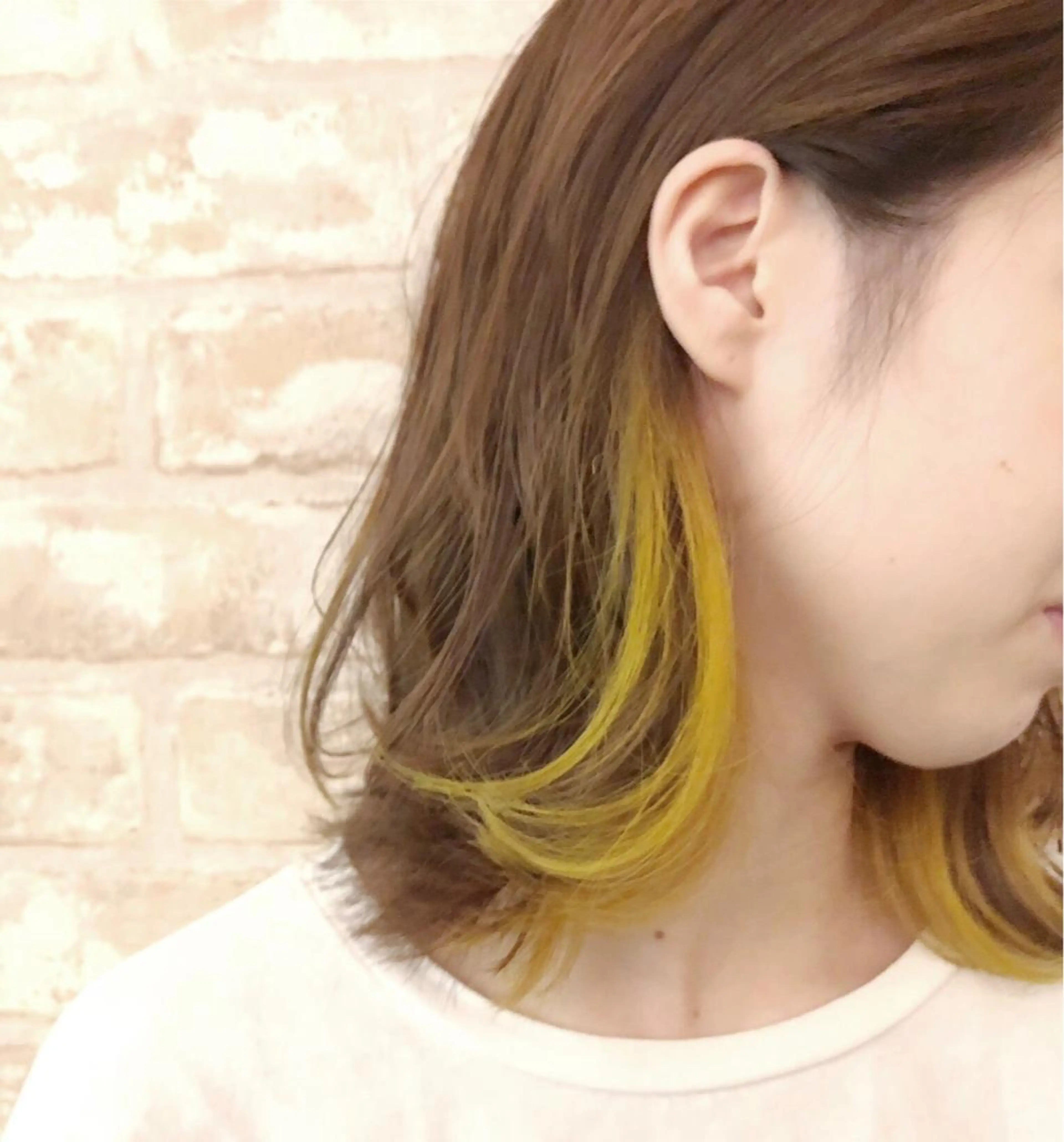 カラー インナーカラー イエローカラー 岩渕 由里香のヘアスタイル