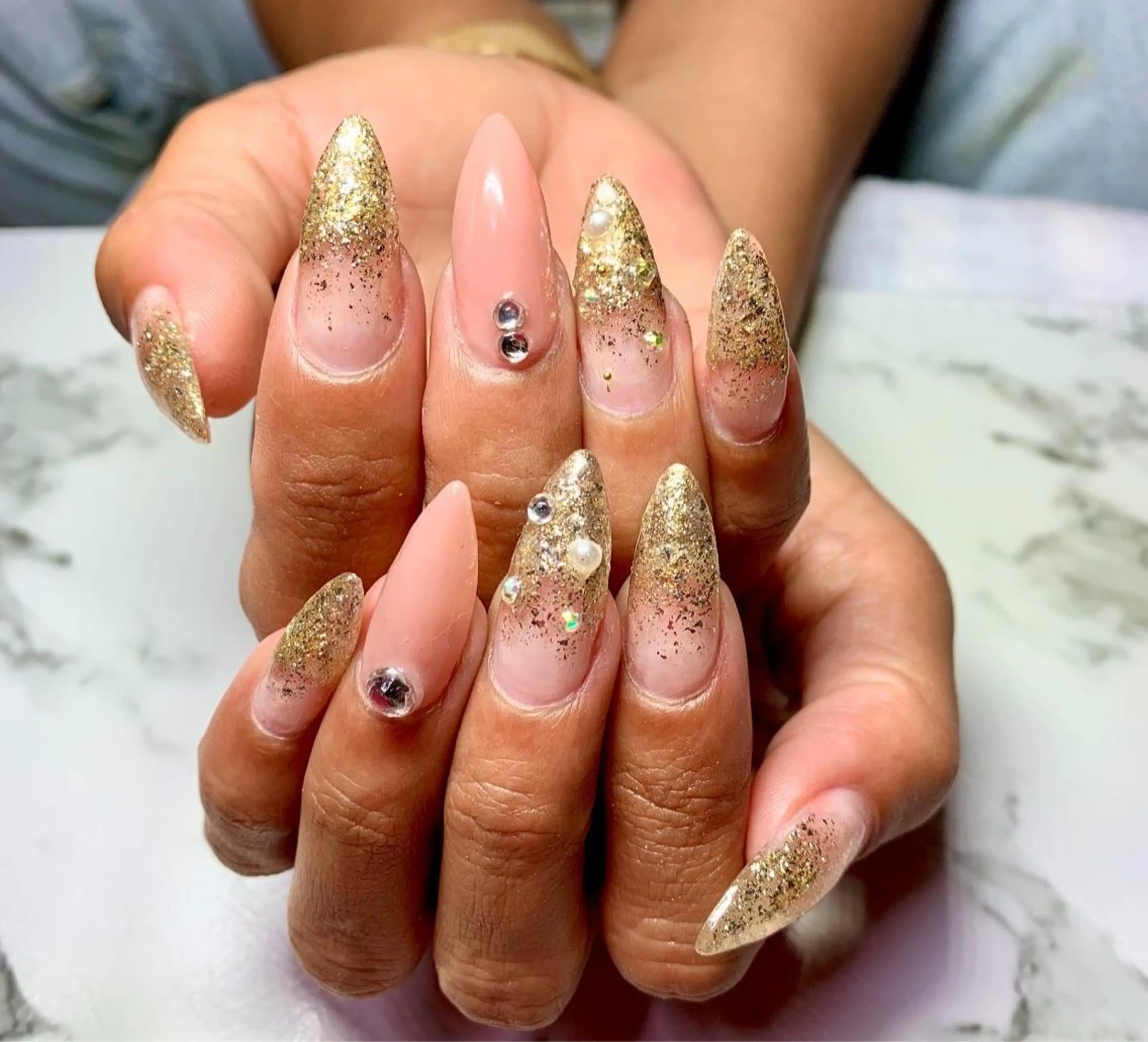 ネイル ゴールド ゴージャス グラデーション ラメ(グリッター) ラメグラデーション ハンドネイル x.1.0.nail ♡Cのネイルデザイン