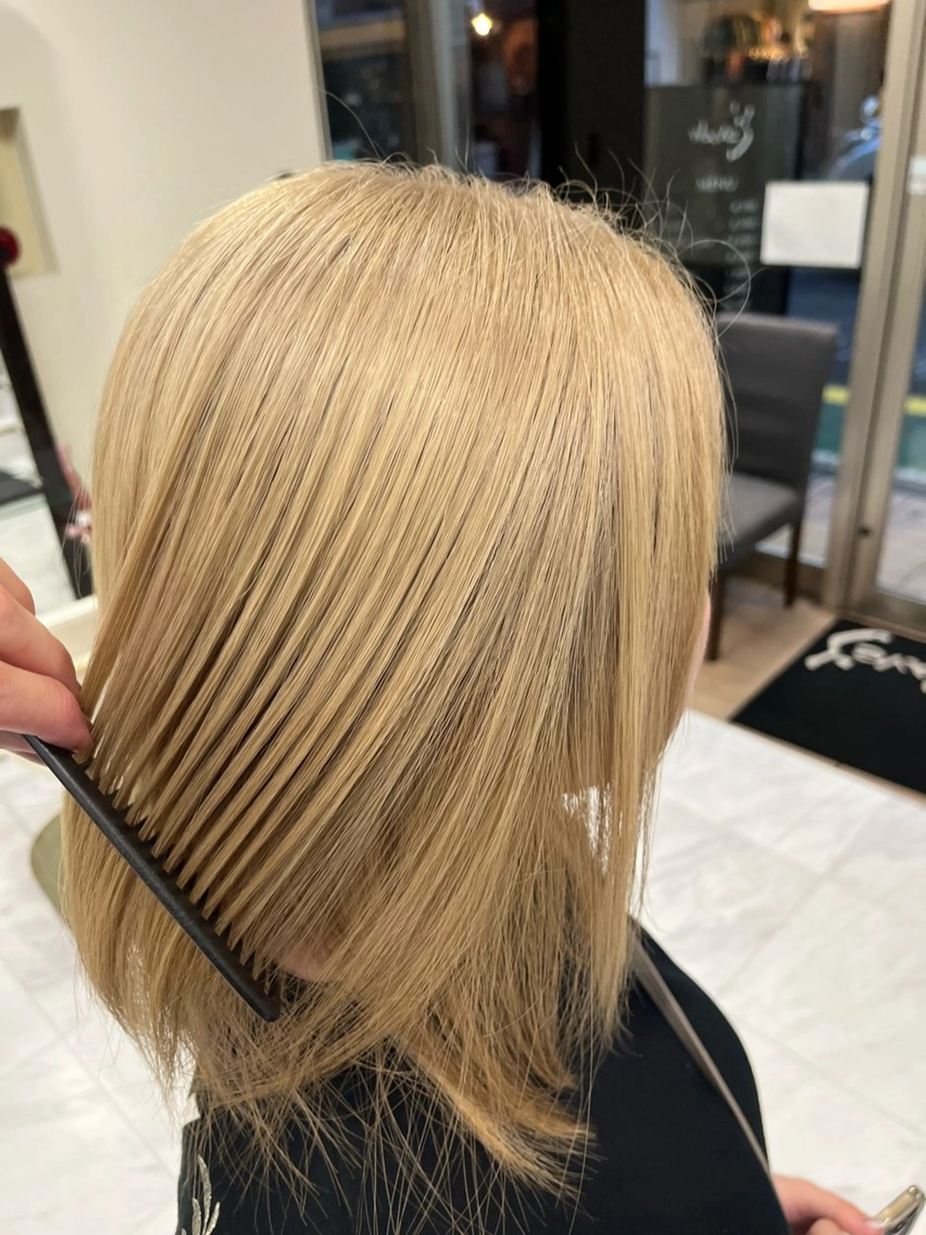 セミロング カラー ☘️上村 ☘️髪質 改善/透明感カラーのヘアスタイル