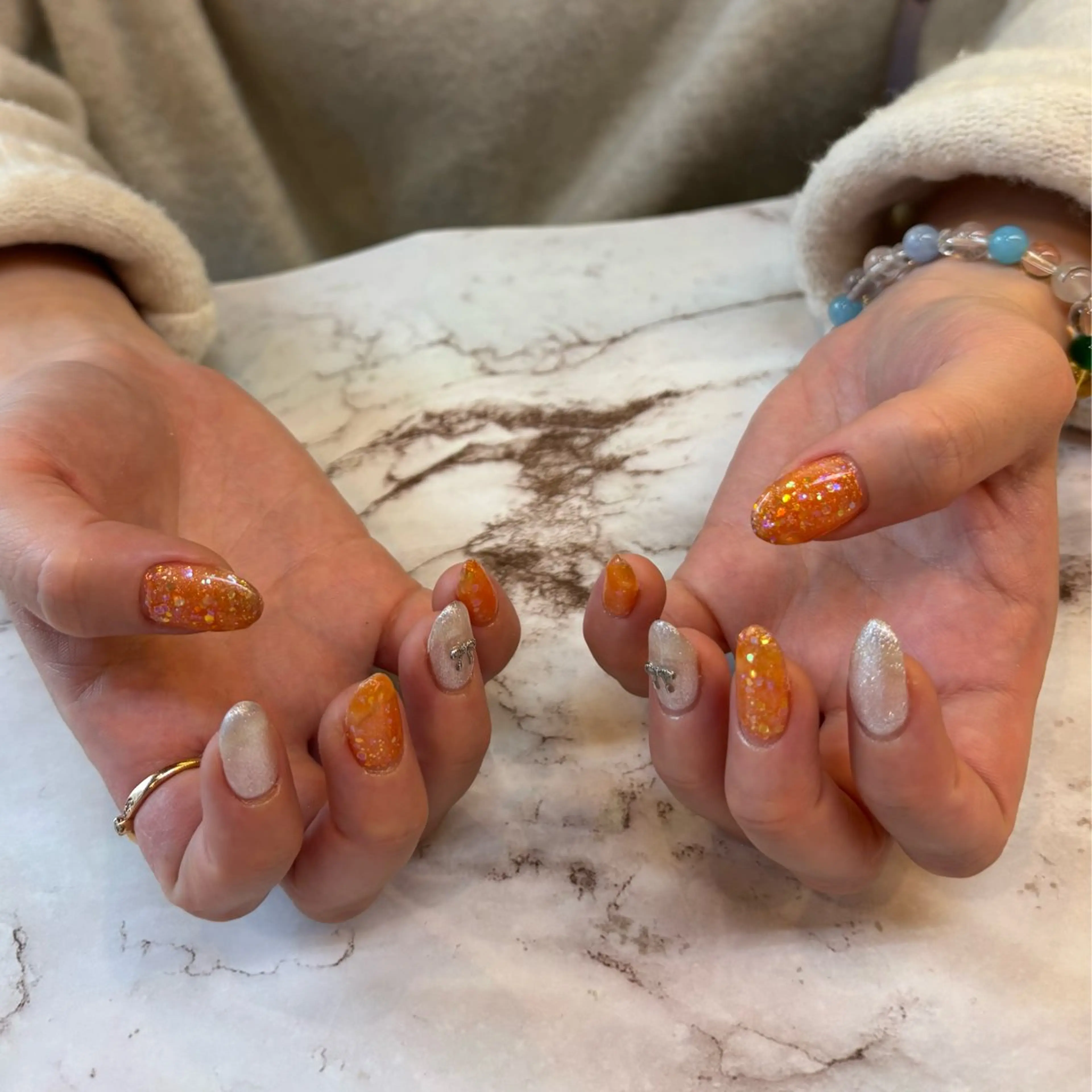 ネイル ワンカラーネイル Honey Bee Mikuのネイルデザイン