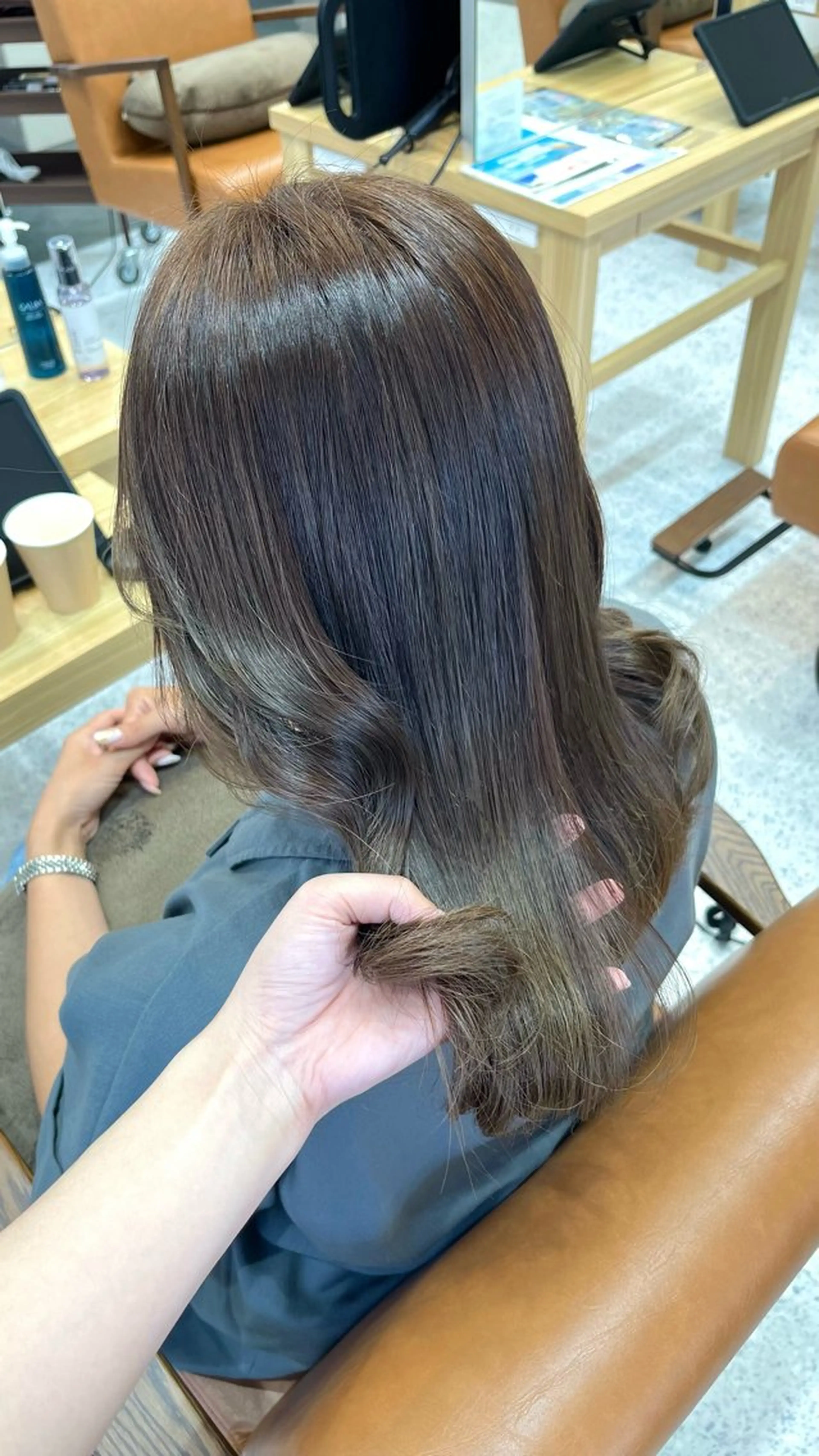 ロング カラー ベージュカラー オリーブベージュ MIZUKI🫧ྀི 韓国ヘアAFLOATのヘアスタイル