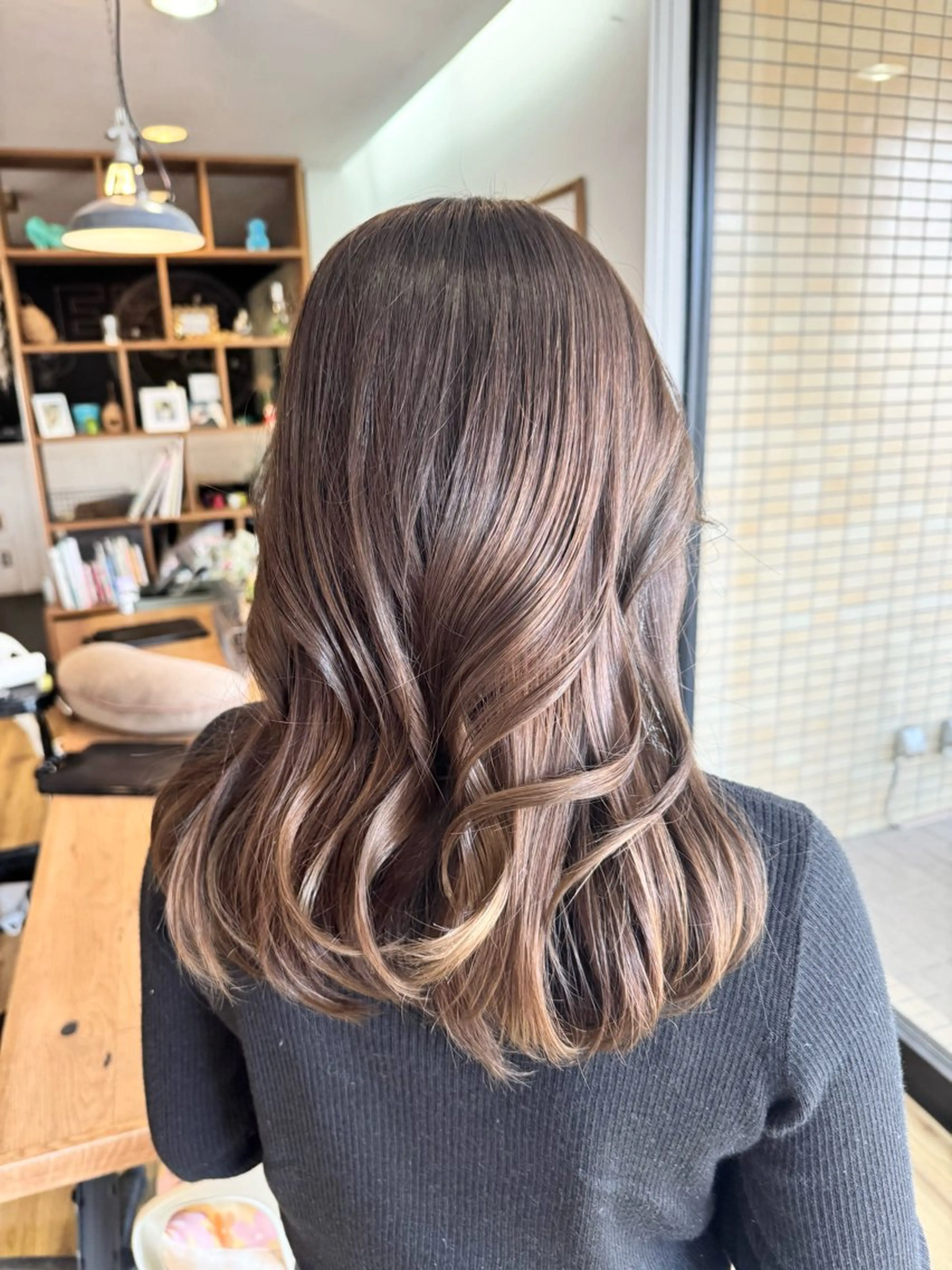 ロング カラー ベージュカラー ヘアカラー トリートメント ツキダテ ユイのヘアスタイル