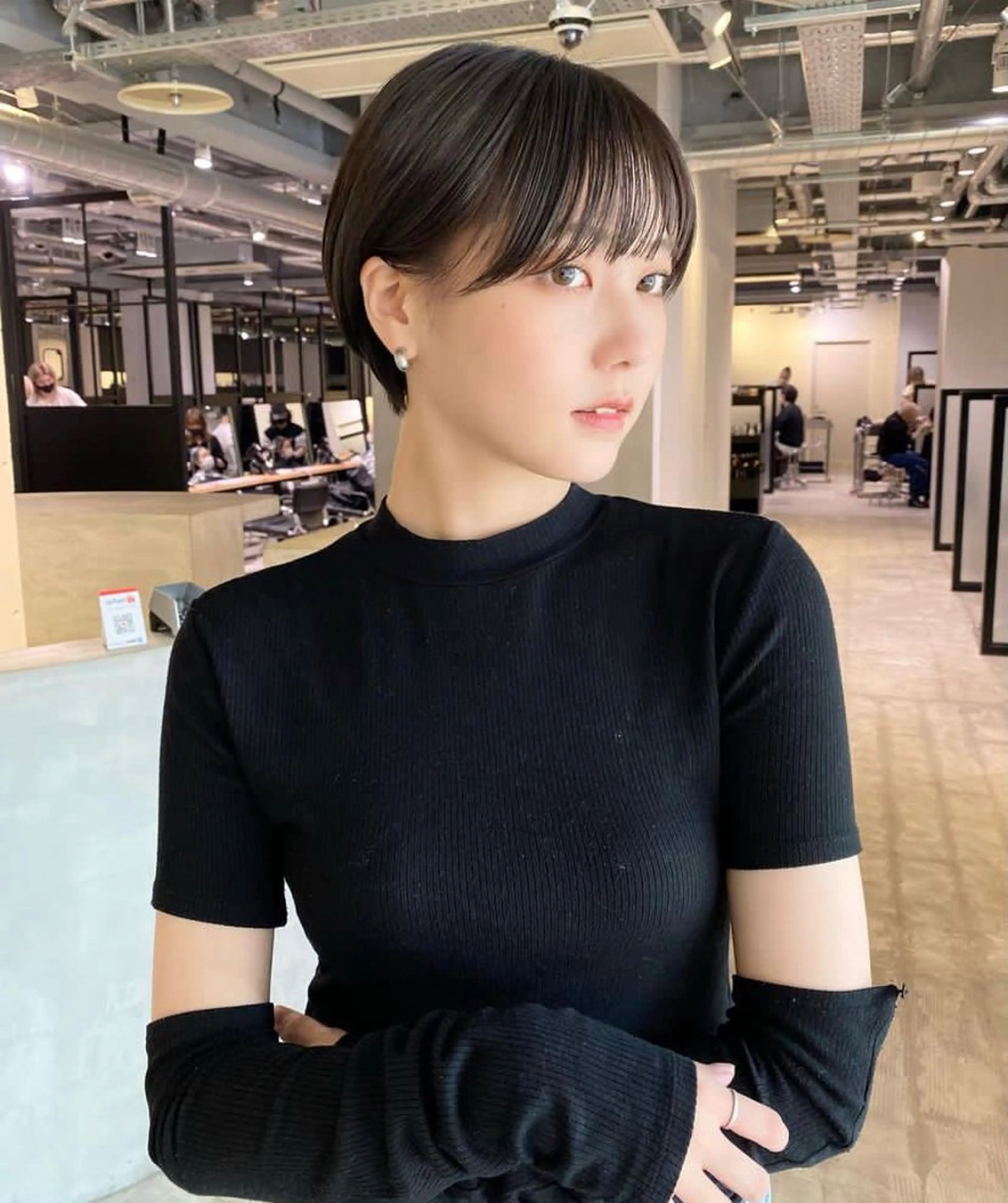 ショート 黒染め落とし ムラ修正　ハイトーンのヘアスタイル
