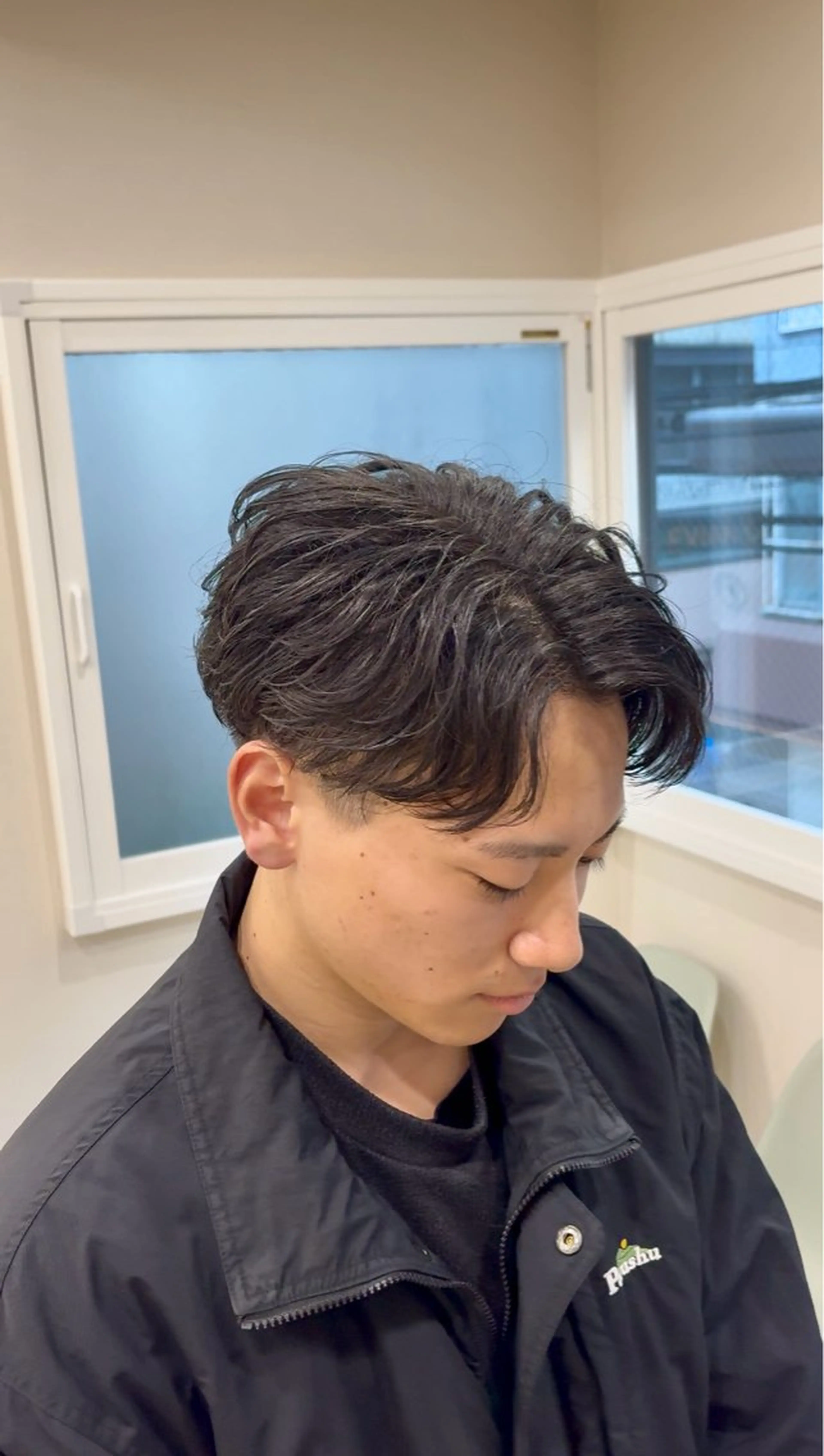 ミディアム メンズ ミディアムパーマ センターパート メンズパーマ 学生（メンズ向け） 学生 hair salon Ranun所属・年間指名数1000↑ 🔥メンズ特化/武蔵のヘアスタイル