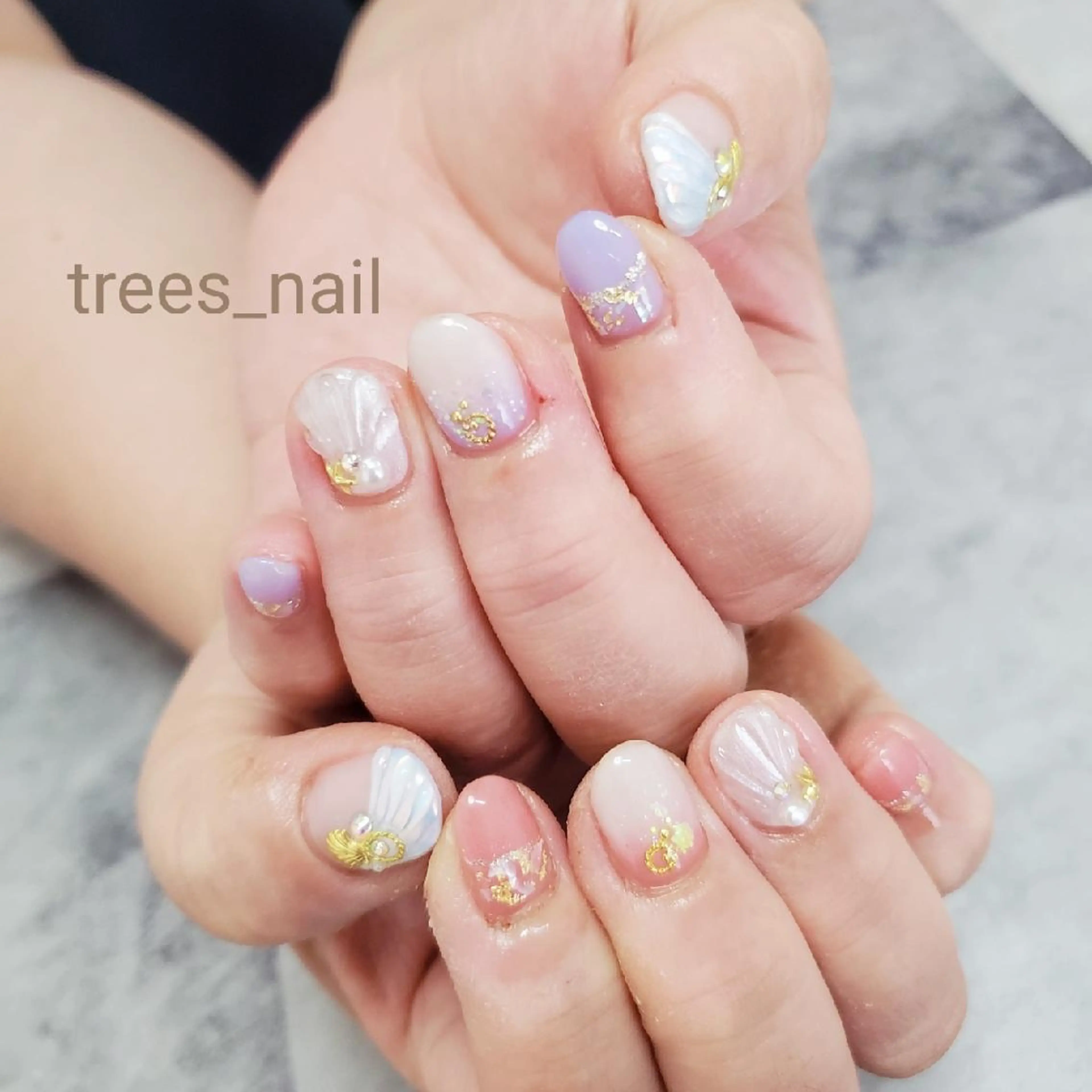 ネイル オーロラネイル ミラーネイル ピンク ぷっくりネイル パープル ハンドネイル フットネイル trees_ nailのネイルデザイン