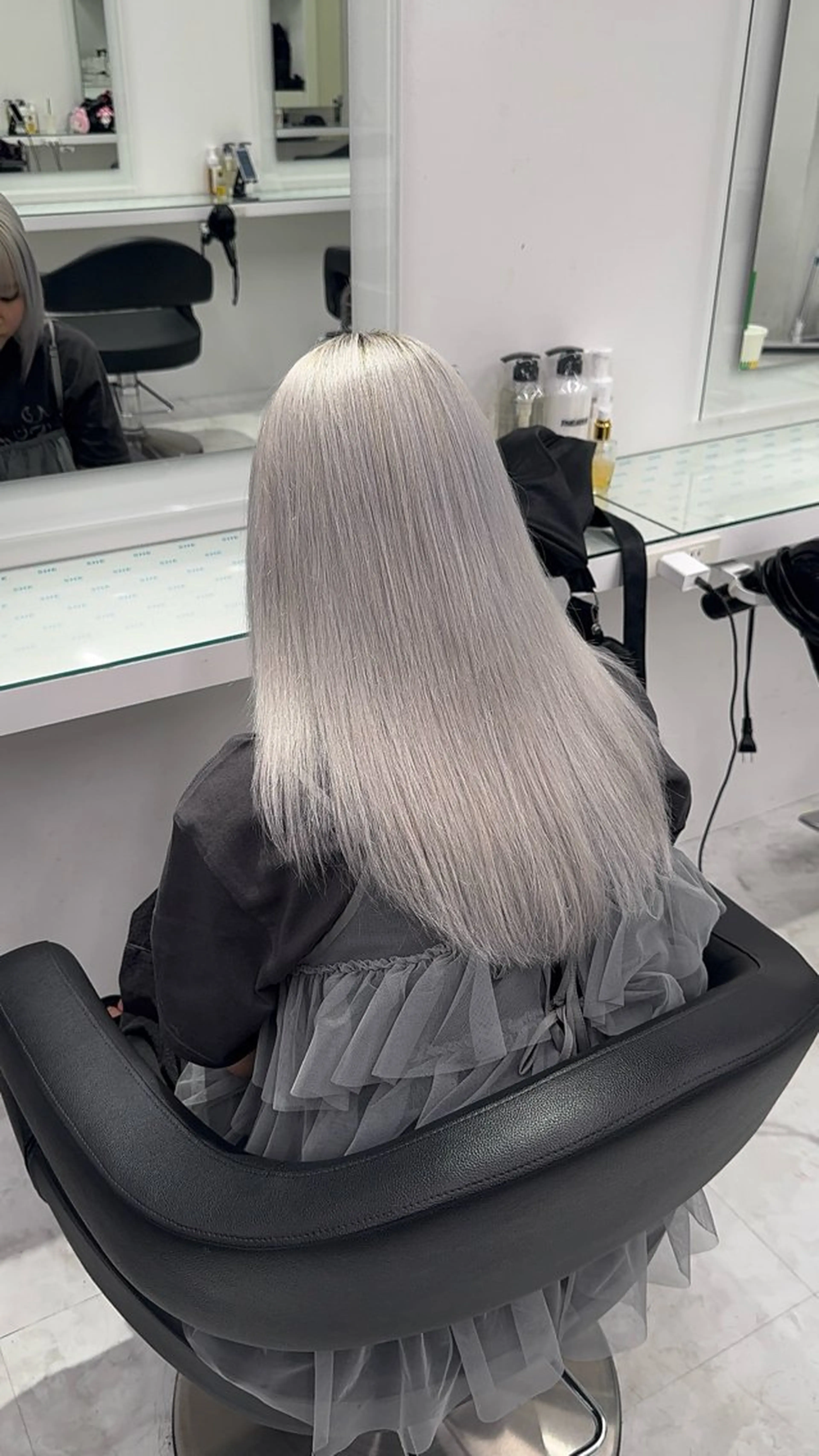 カラー ヘアアレンジ ヘアカラー トリートメント ヘッドスパ ヘアセット ハイトーン艶カラー 🤍ゆうひのヘアスタイル