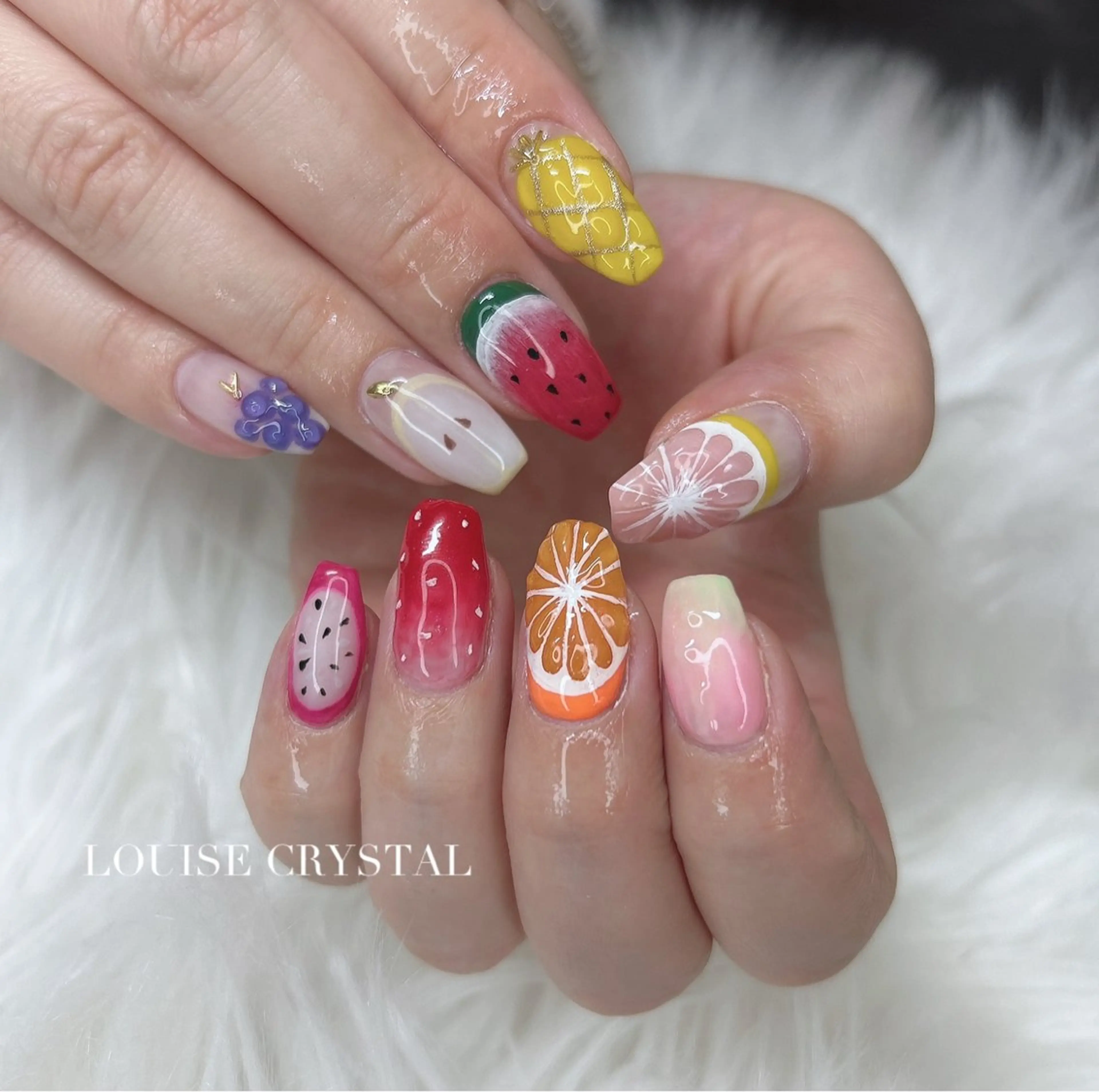 ネイル ハンドネイル LOUISE CRYSTALのネイルデザイン