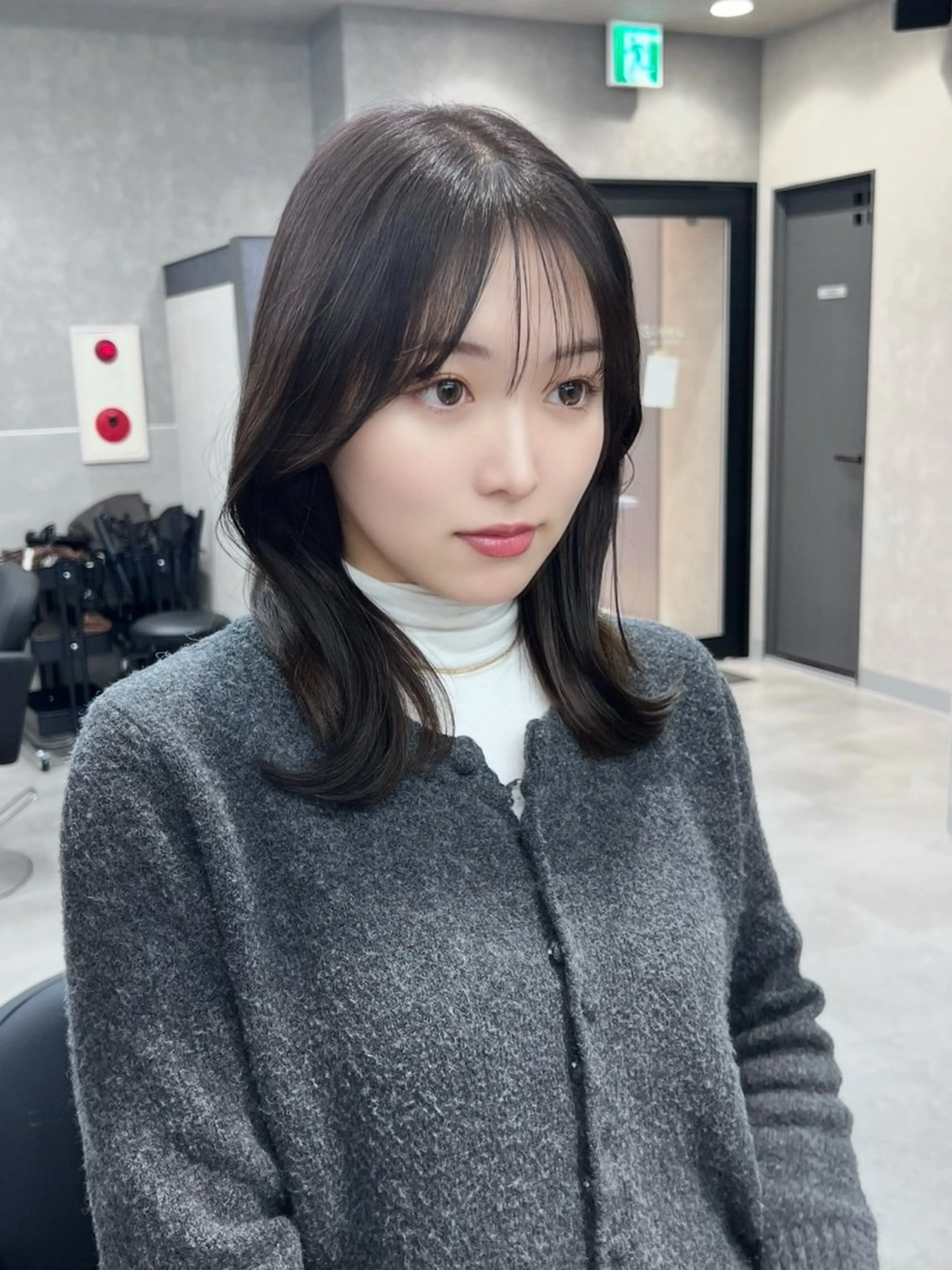 ミディアム カラー 黒髪 ブリーチ 透明感カラー 顔周りカット レイヤーカット 透明感/レイヤー 🇰🇷tomonaのヘアスタイル
