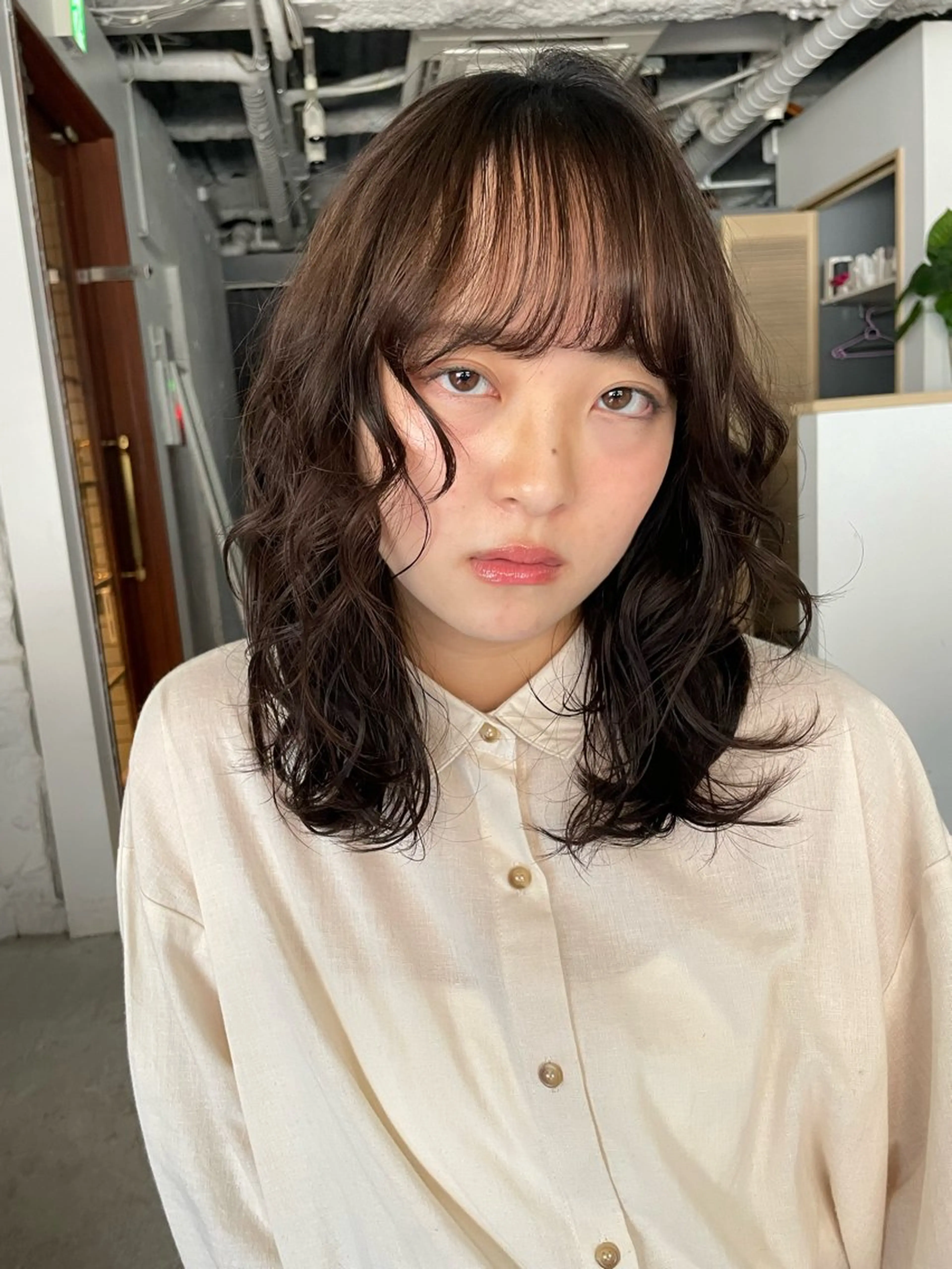 ミディアム カラー パーマ ミディアムパーマ 伸ばしかけ ニュアンスパーマ レイヤー×初 パーマ|hinakoのヘアスタイル