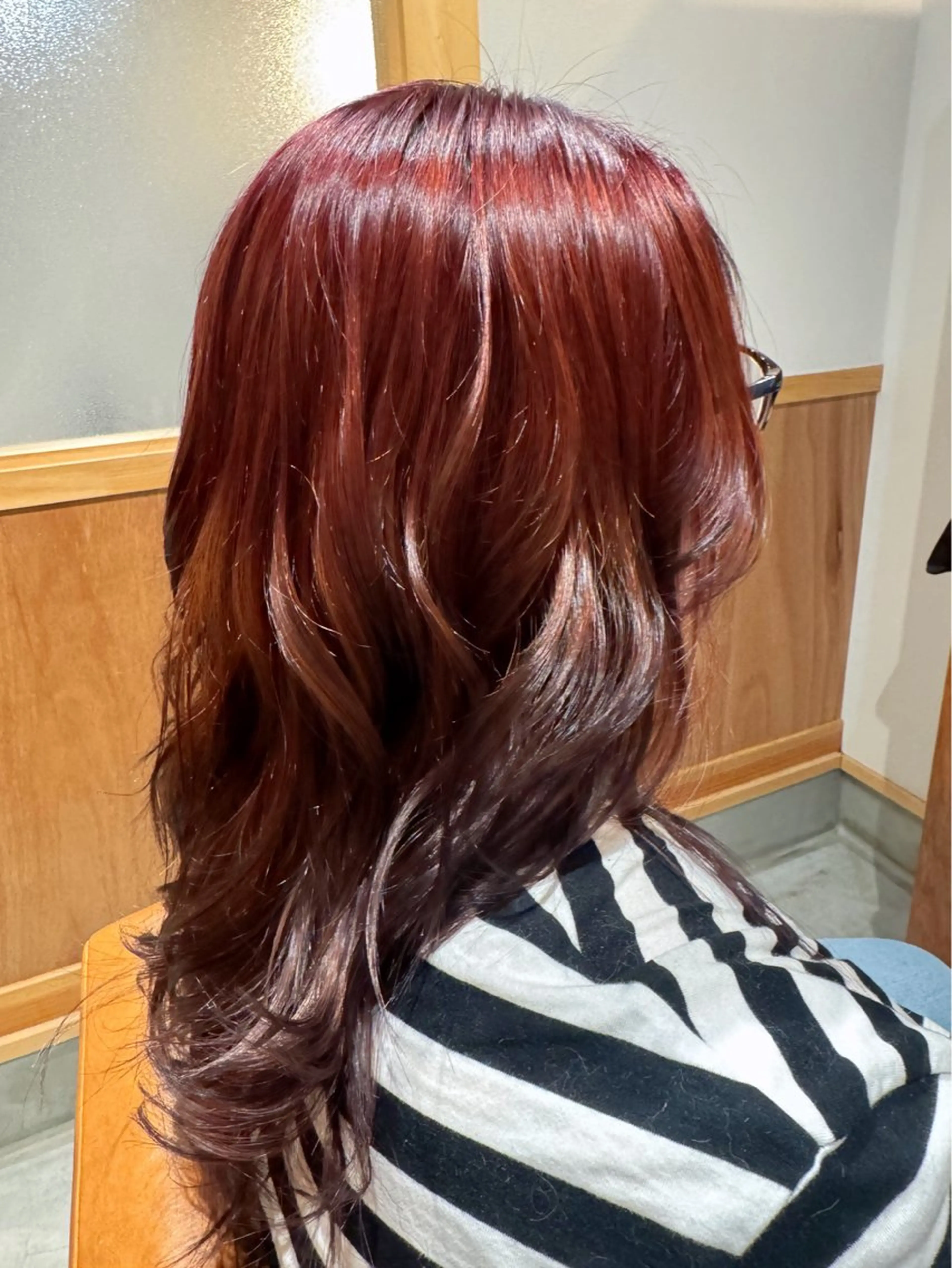 カラー コバヤシ ヒナのヘアスタイル