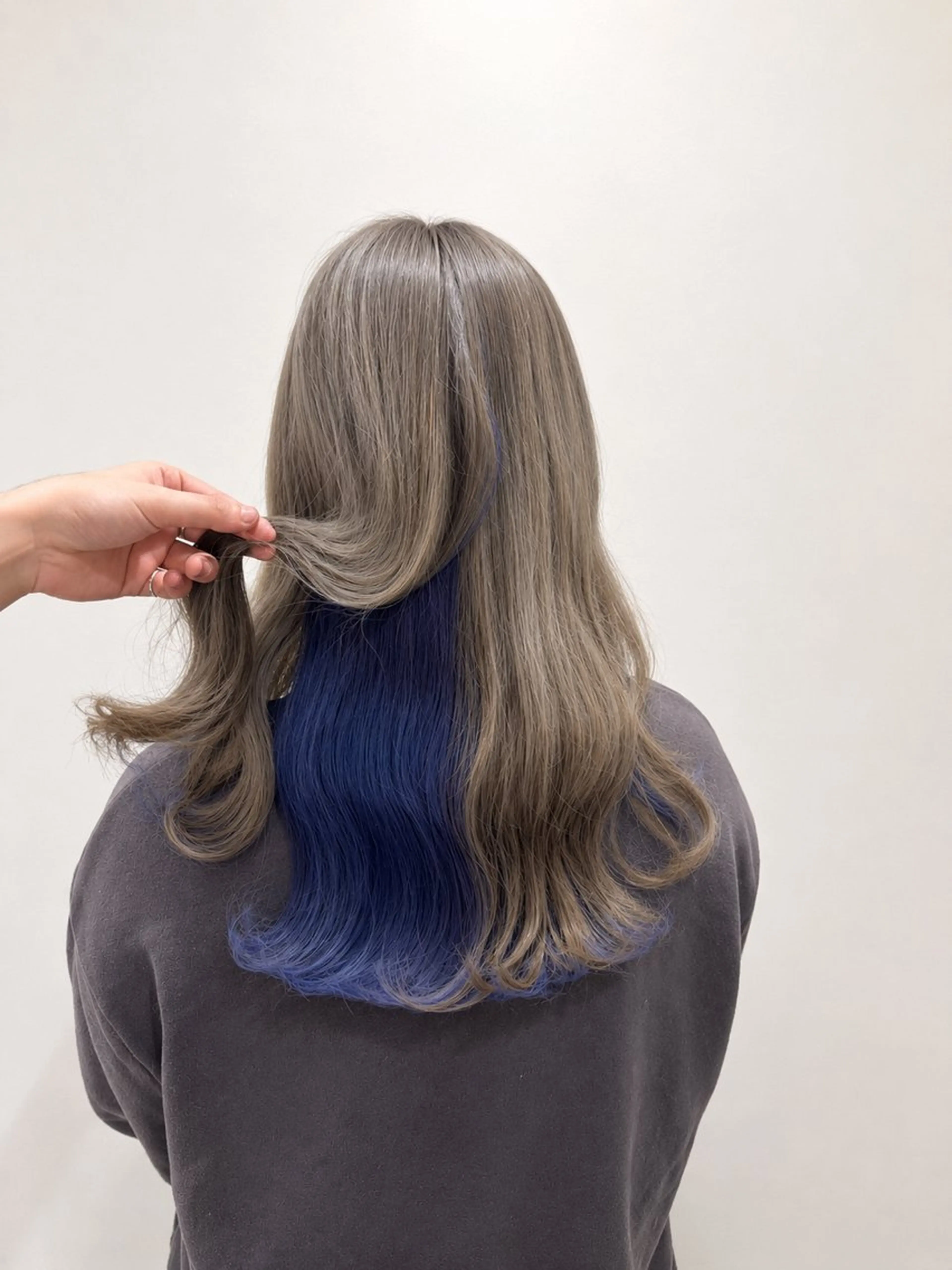 ロング カラー カット ヘアカラー トリートメント ヘッドスパ ブリーチカラー🦖 岡部木乃夏のヘアスタイル